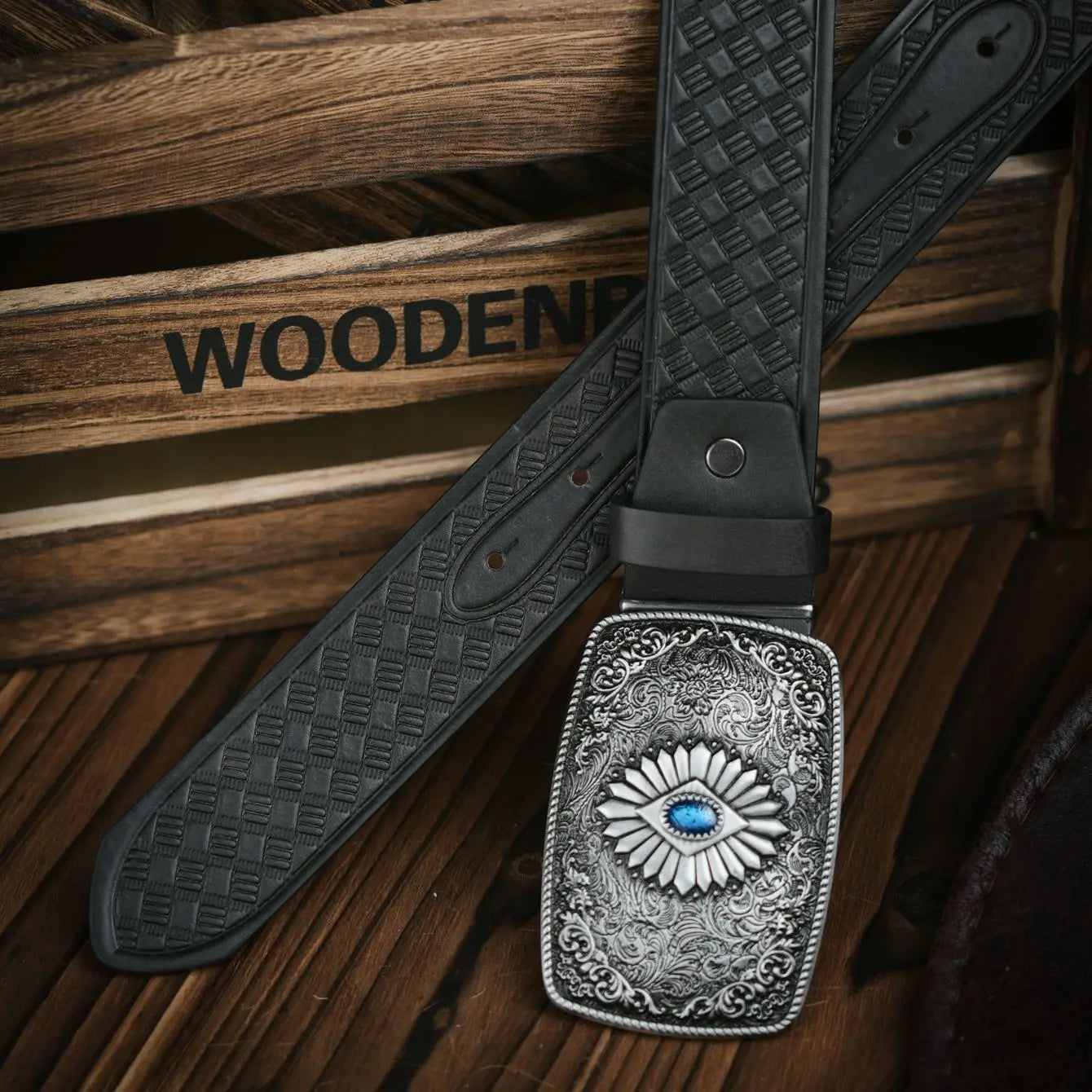 A men's and women's casual retro belt Western style! PU leather belt with metal buckle, suitable for daily work wear