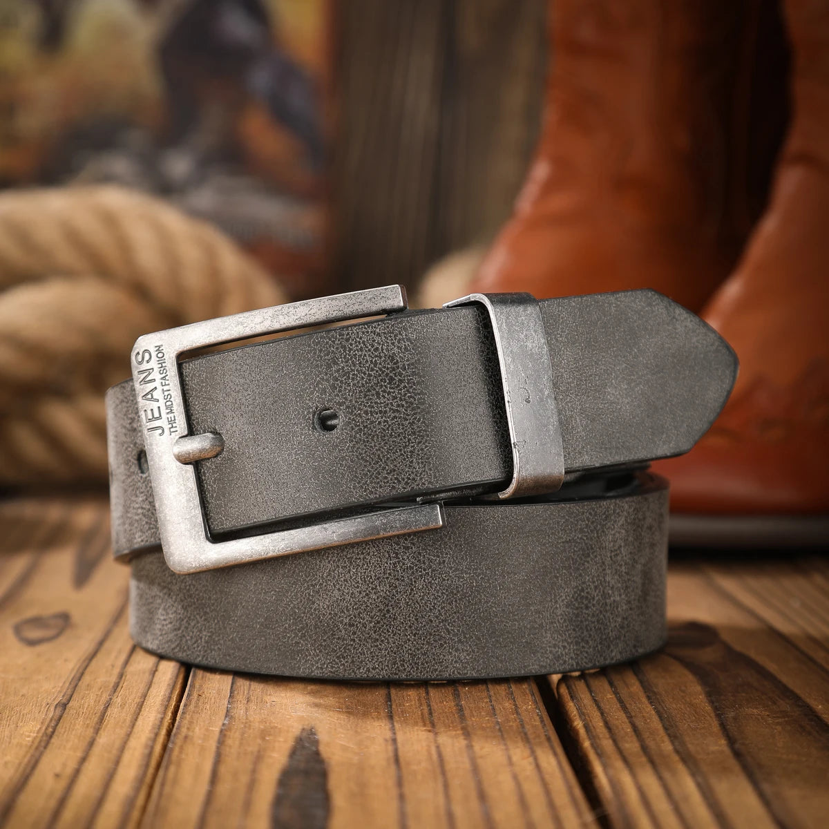 A casual, individual and retro belt, Western-style clothing accessory, metal buckle, PU belt, suitable for both men and women