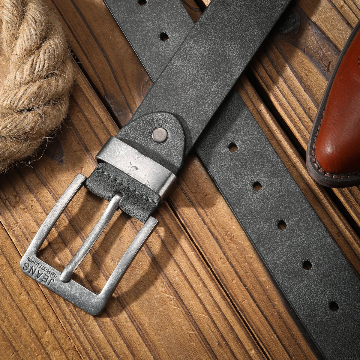 A casual, individual and retro belt, Western-style clothing accessory, metal buckle, PU belt, suitable for both men and women