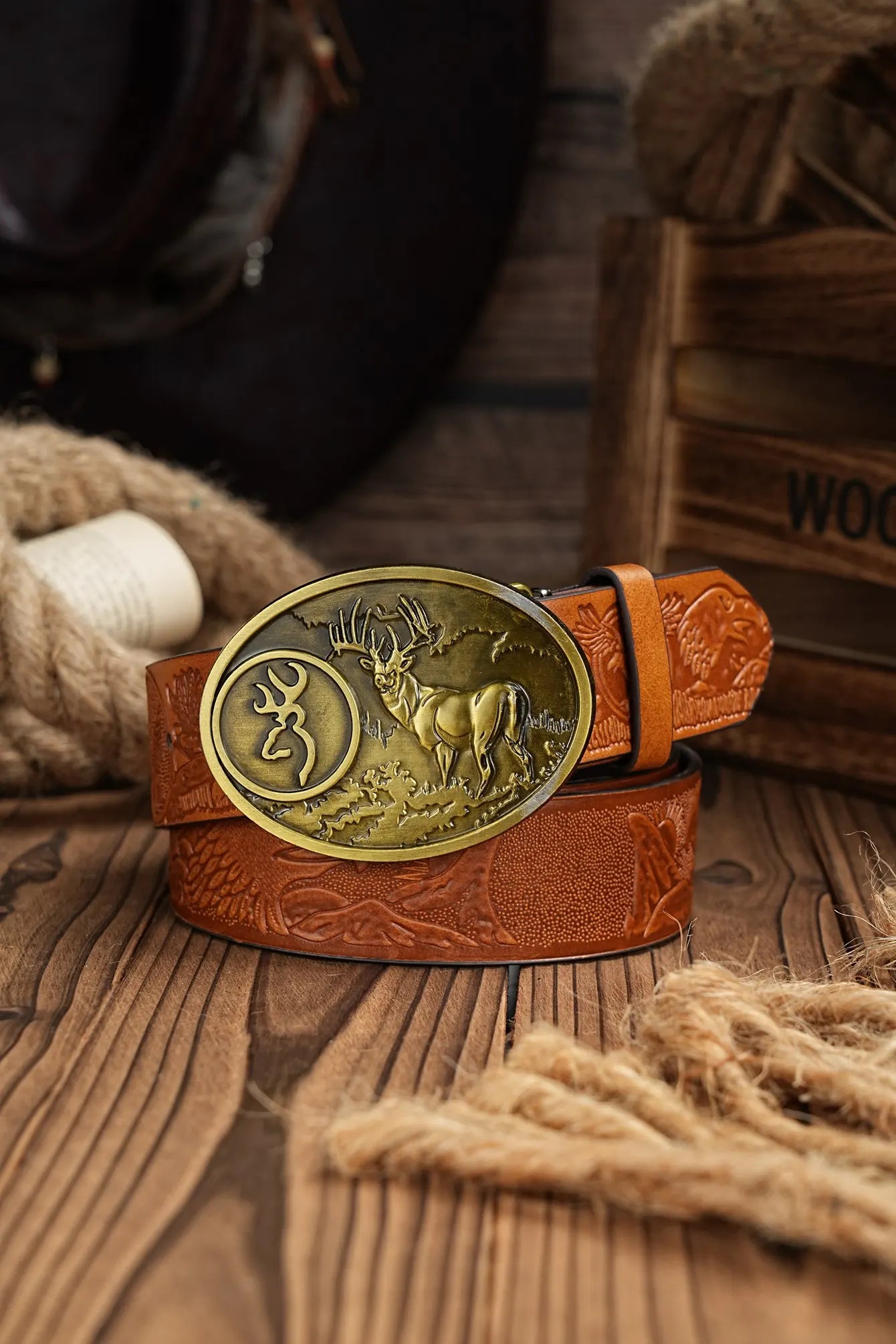 A casual, individual and retro belt, Western-style clothing accessory, metal buckle, PU belt, suitable for both men and women