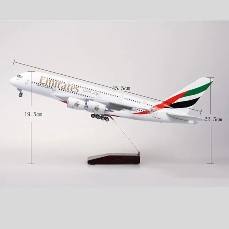 ديكور 45 سم مقياس 1/160 نموذج مصبوب لطائرة إيرباص A380 تابعة لشركة طيران الإمارات مع ضوء وعجلات مجموعة ألعاب طيران