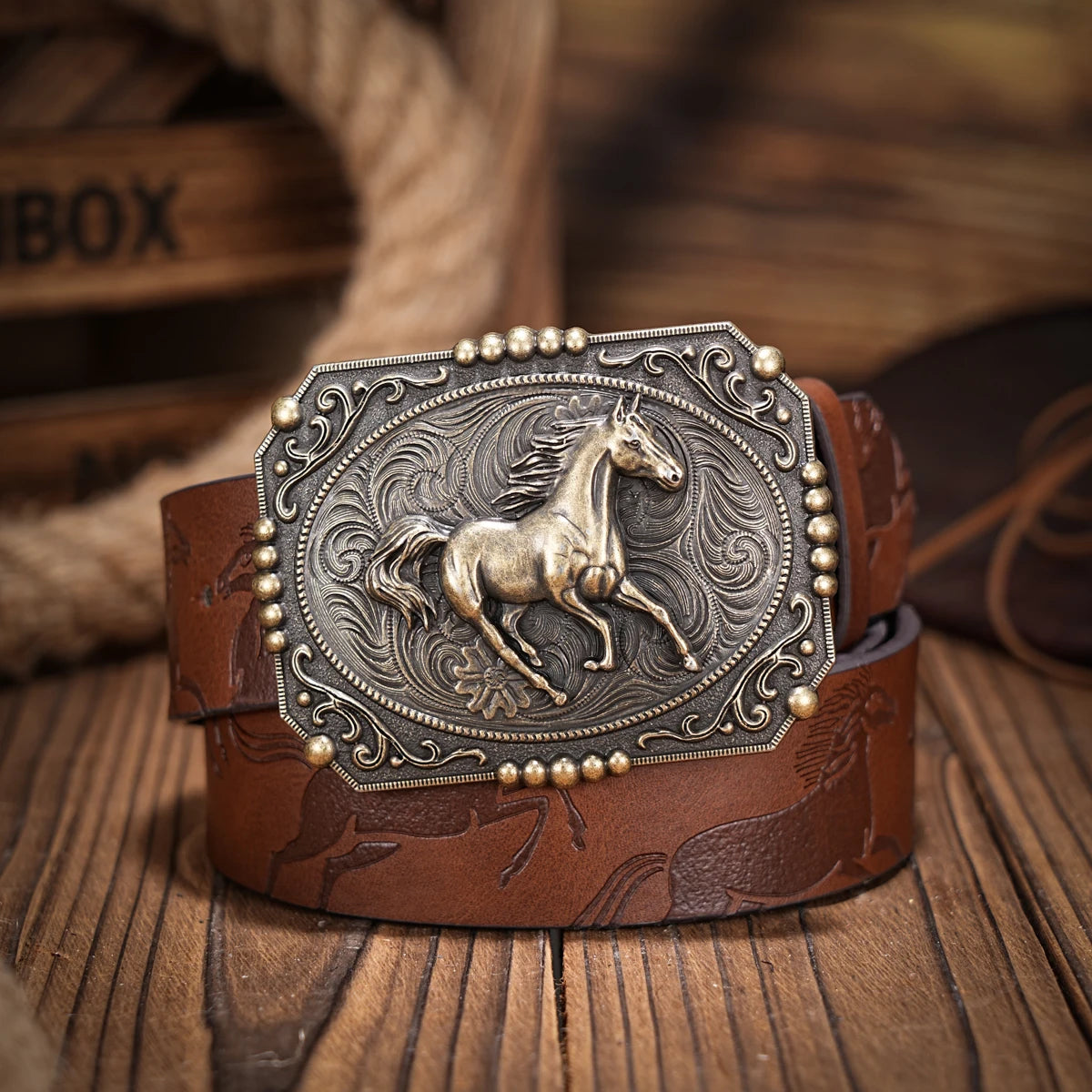 A casual, individual and retro belt, Western-style clothing accessory, metal buckle, PU belt, suitable for both men and women