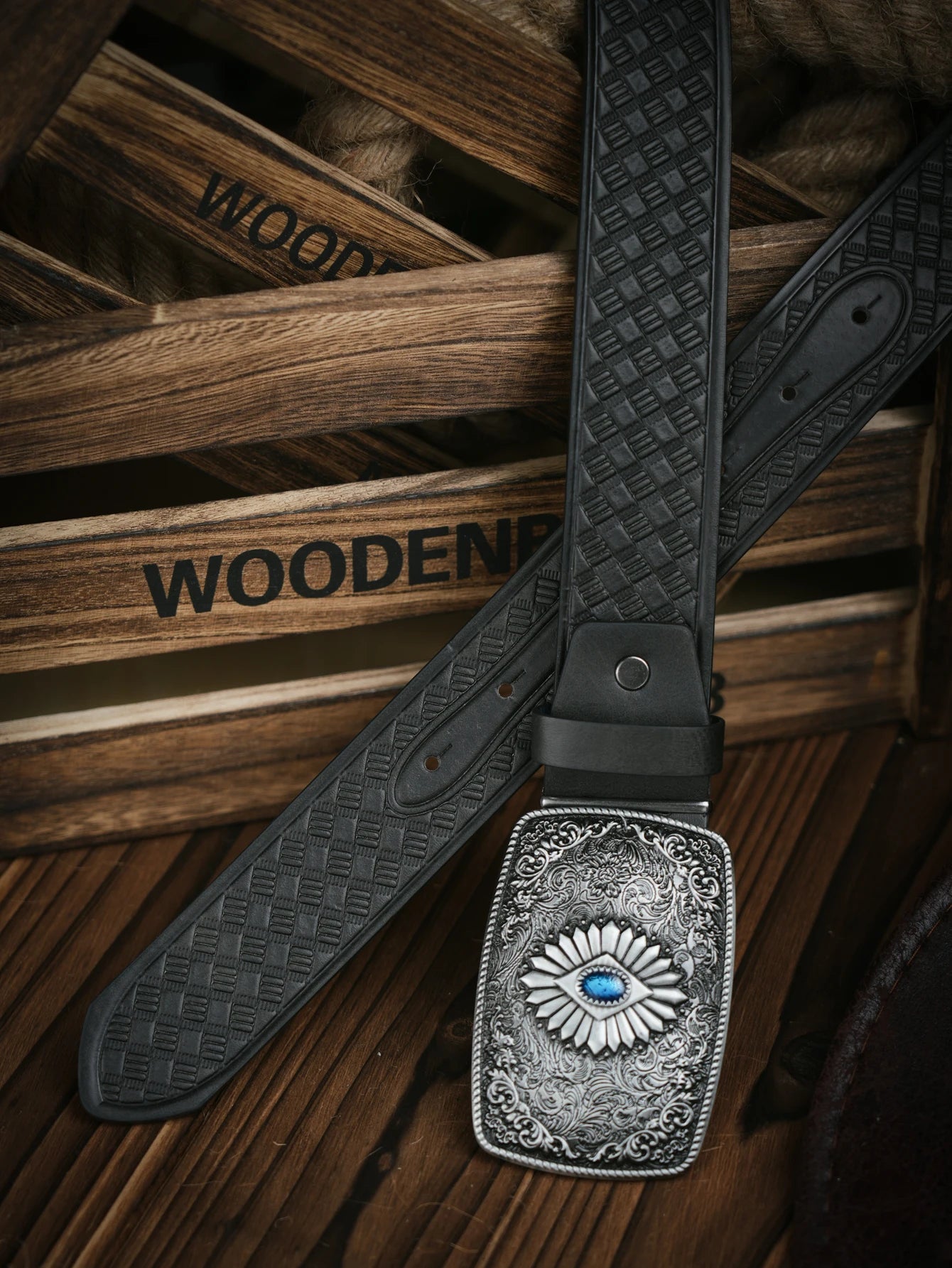 A men's and women's casual retro belt Western style! PU leather belt with metal buckle, suitable for daily work wear