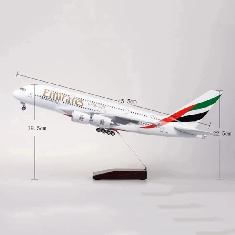 ديكور 45 سم مقياس 1/160 نموذج مصبوب لطائرة إيرباص A380 تابعة لشركة طيران الإمارات مع ضوء وعجلات مجموعة ألعاب طيران