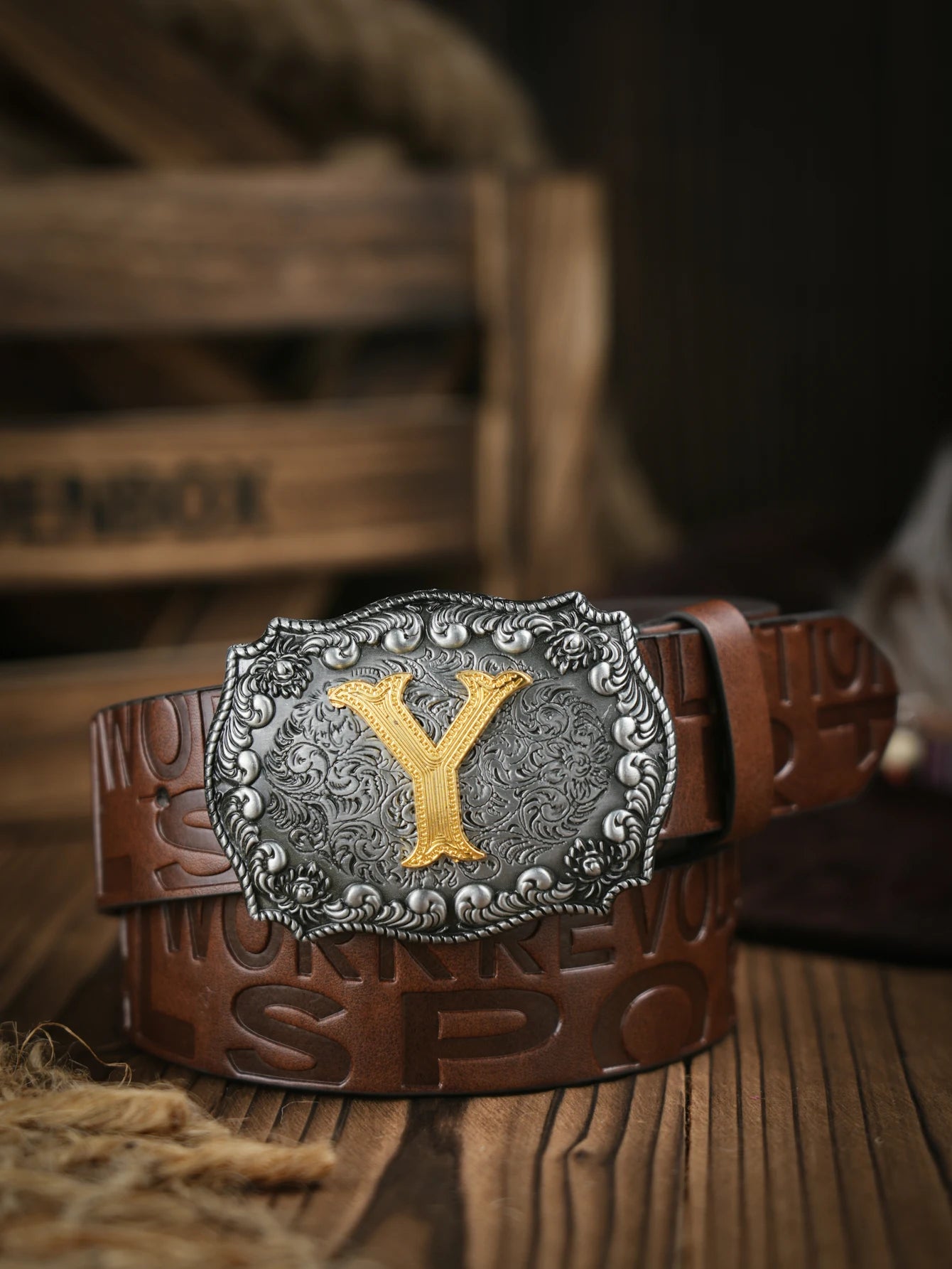 A casual, individual and retro belt, Western-style clothing accessory, metal buckle, PU belt, suitable for both men and women