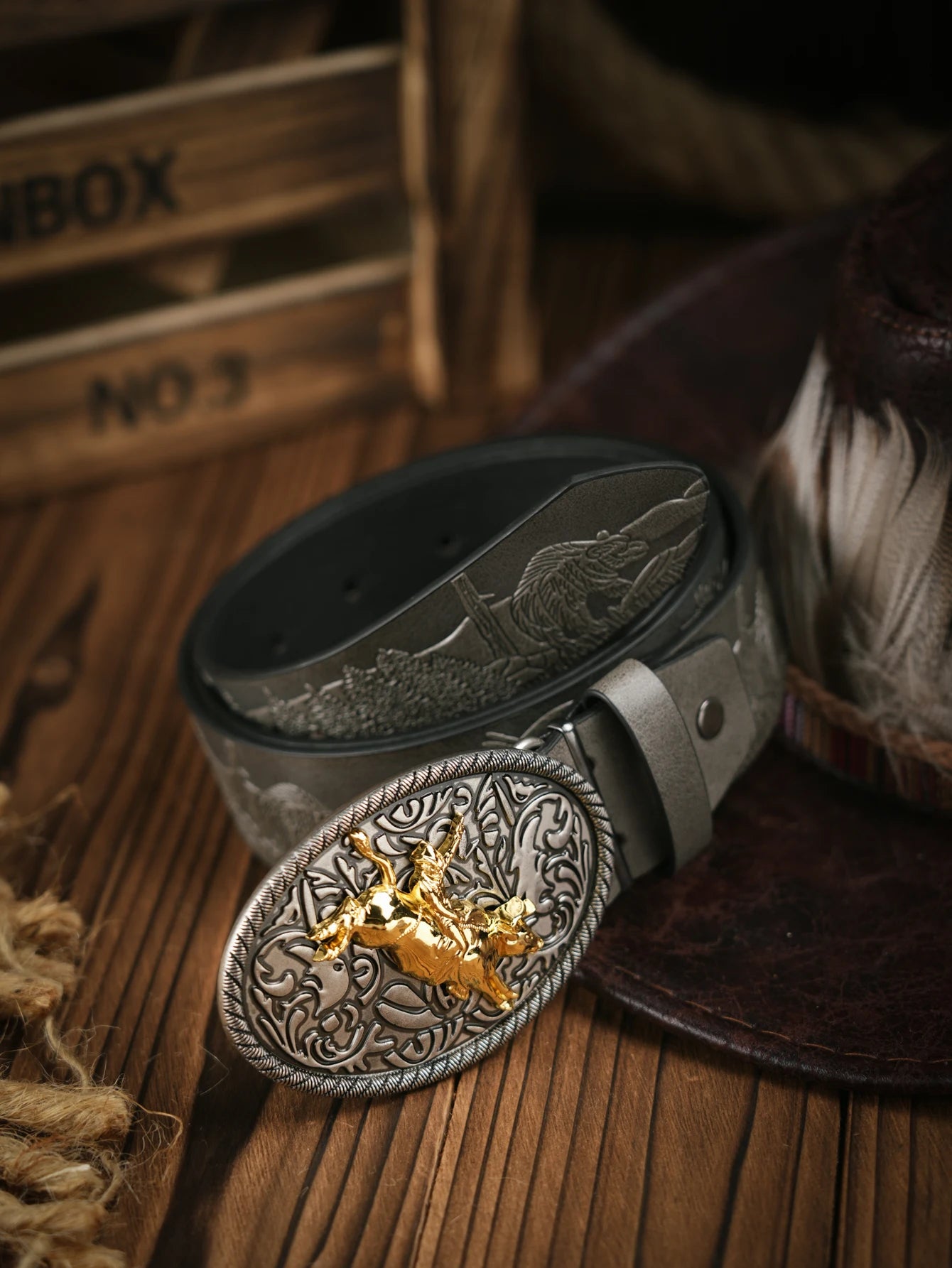 A men's and women's casual retro belt Western style! PU leather belt with metal buckle, suitable for daily work wear