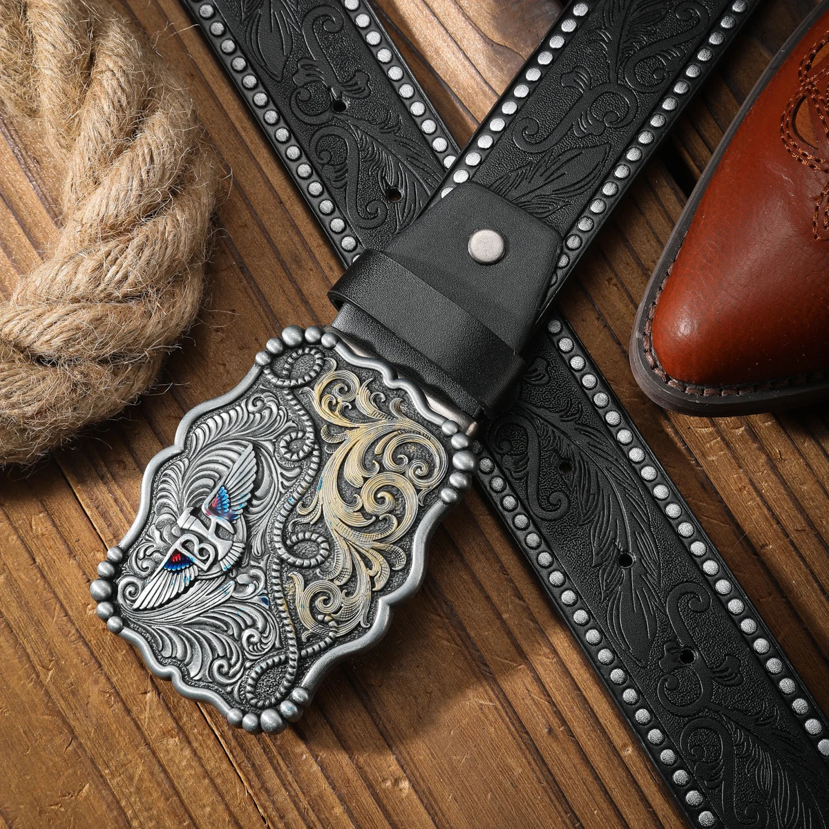 A classic retro PU material embossed belt metal plate buckle head men and women the same daily casual delivery punch nails