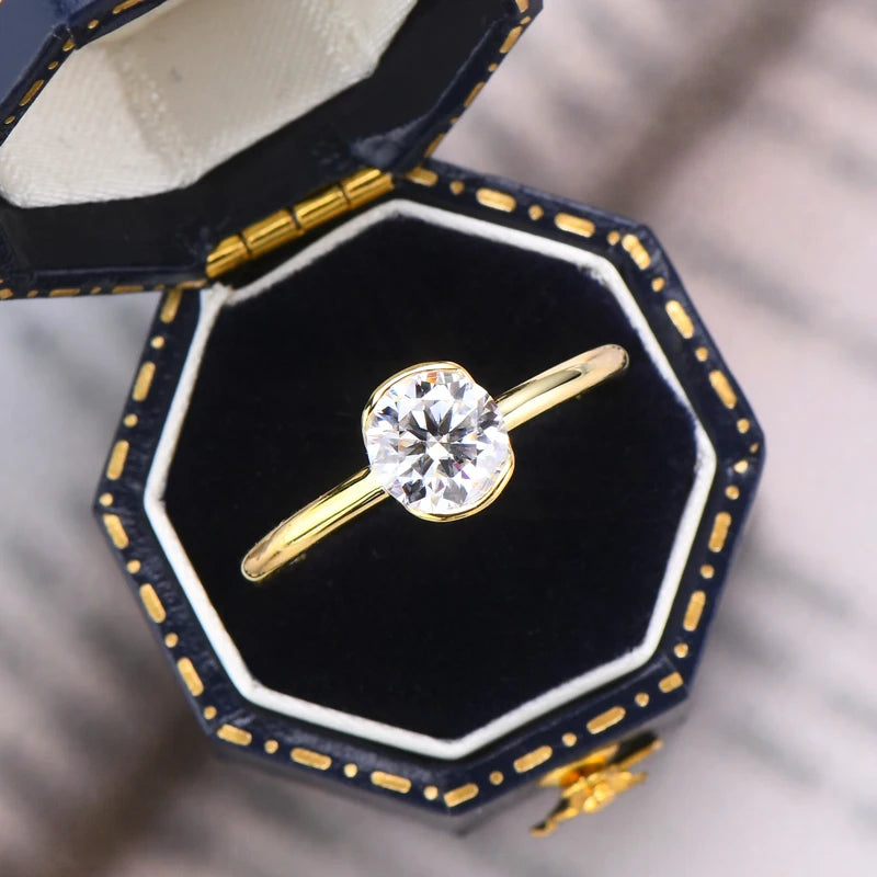 Lnngy 6.5MM 1CT Half Bezel Moissanite Ring for Women Exquisite 925 Sterling Silver Solitaire Engagement Rings Jewelry Gift