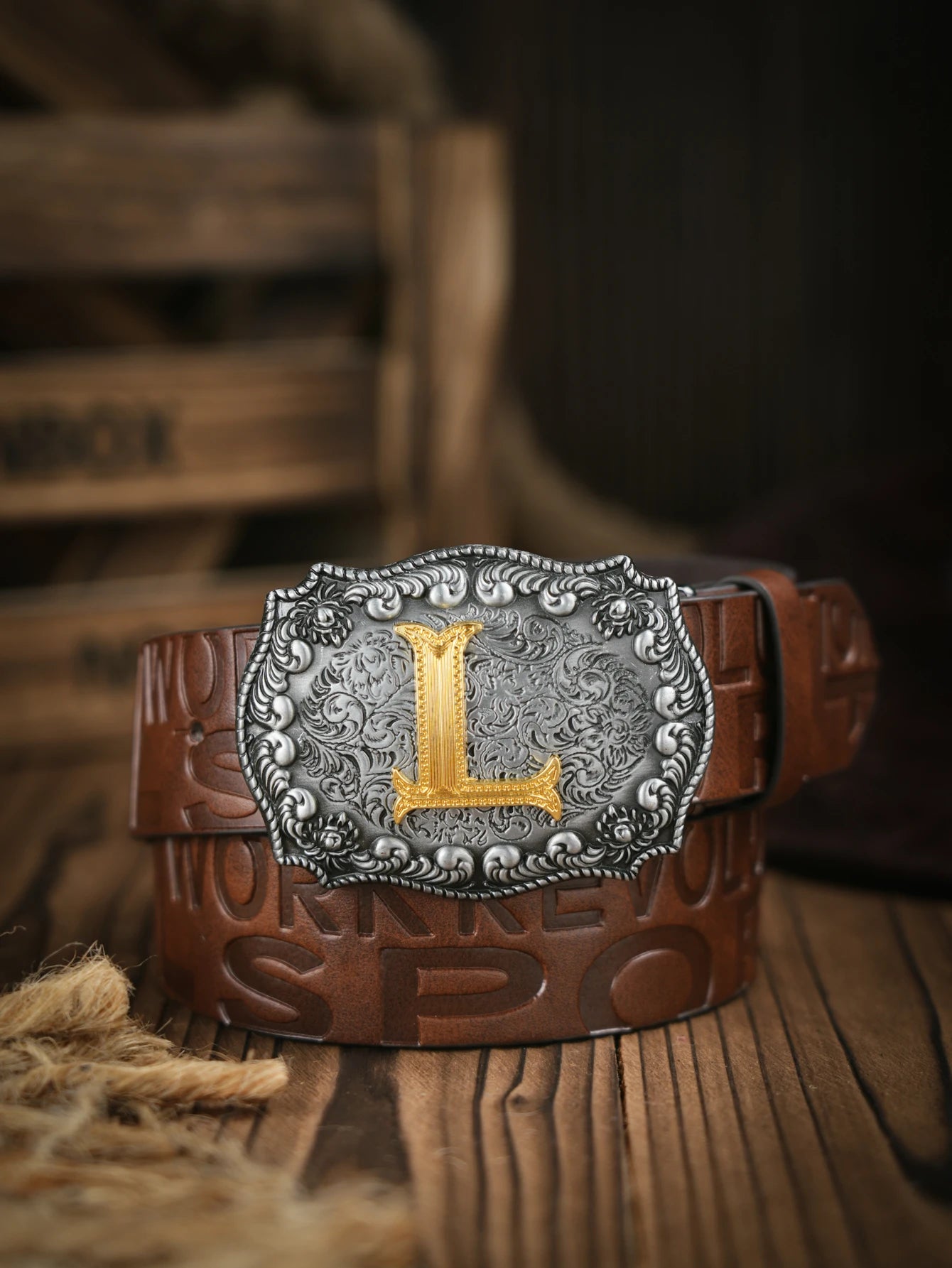 A casual, individual and retro belt, Western-style clothing accessory, metal buckle, PU belt, suitable for both men and women