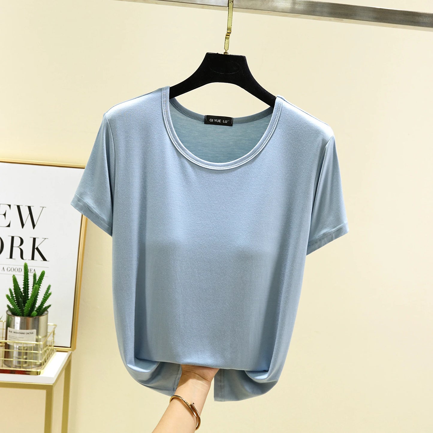 Loose Modal T-irt Women's Spring Summer round Ne ort Sve Built-In Bra Large Size Base irt Casual Sle Summer Top