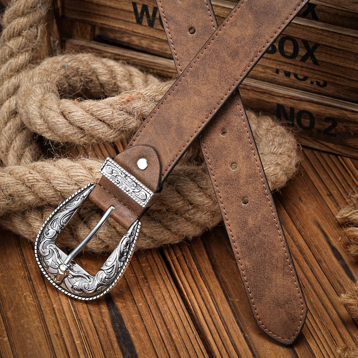 A men's and women's casual retro belt Western style! PU leather belt with metal buckle, suitable for daily work wear