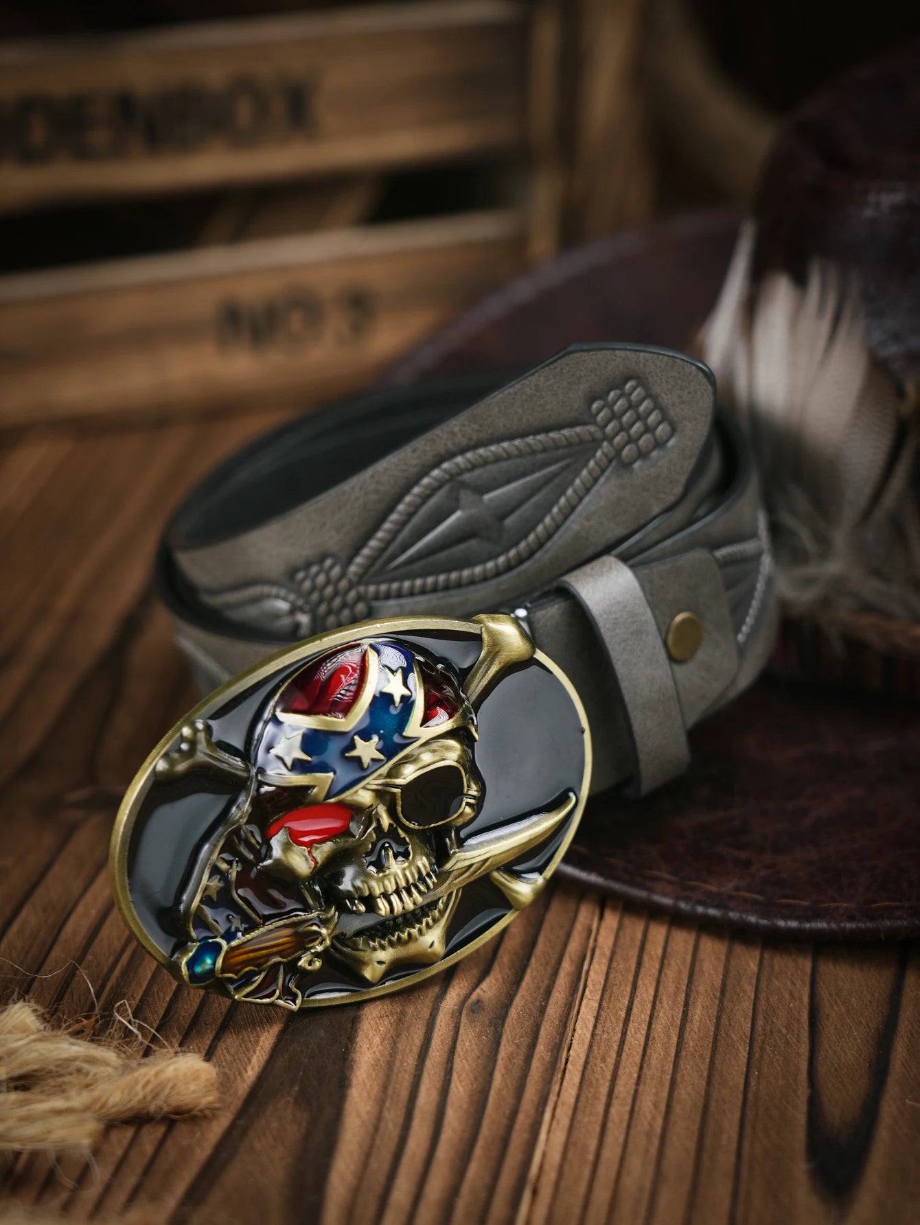 A men's and women's casual retro belt Western style! PU leather belt with metal buckle, suitable for daily work wear