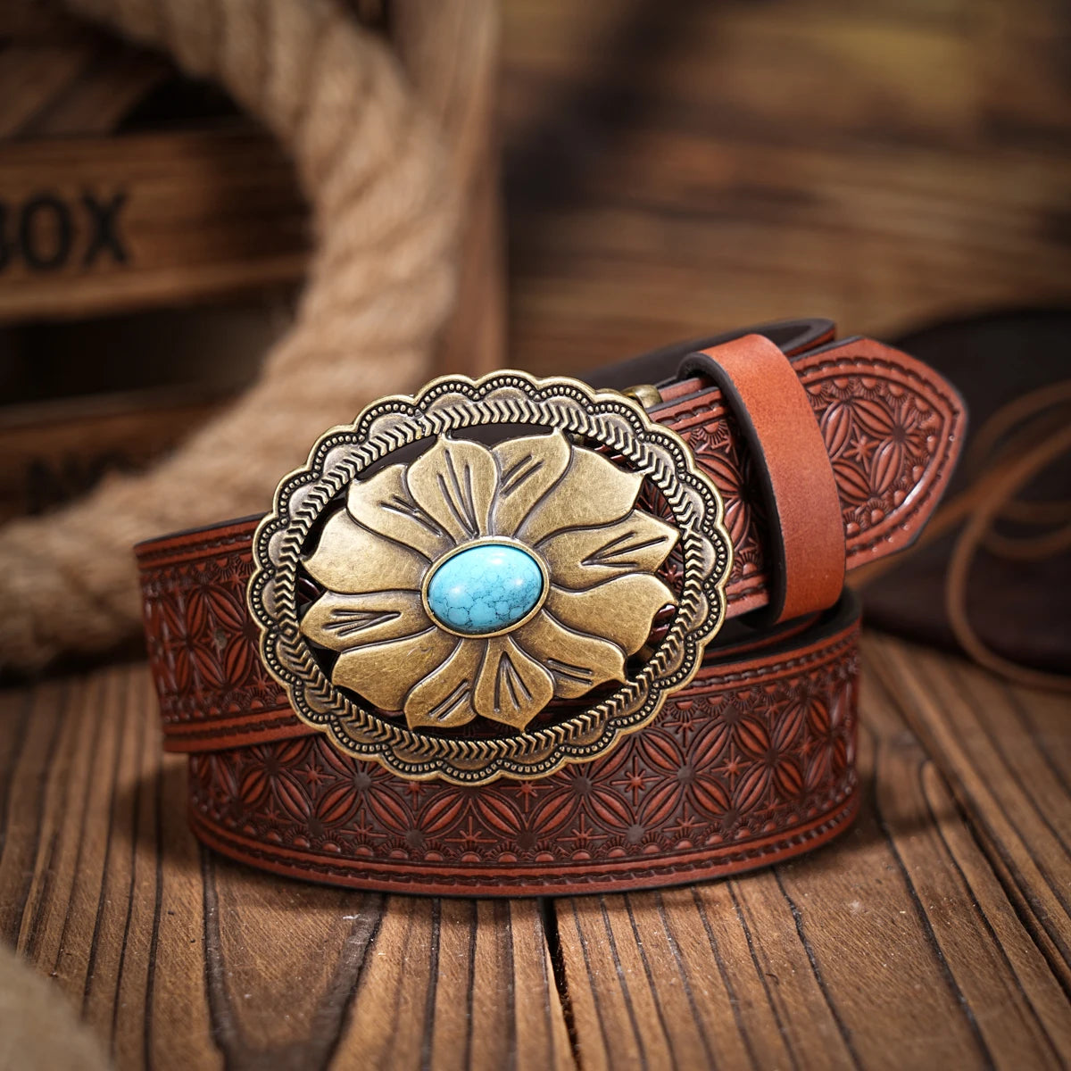 A casual, individual and retro belt, Western-style clothing accessory, metal buckle, PU belt, suitable for both men and women