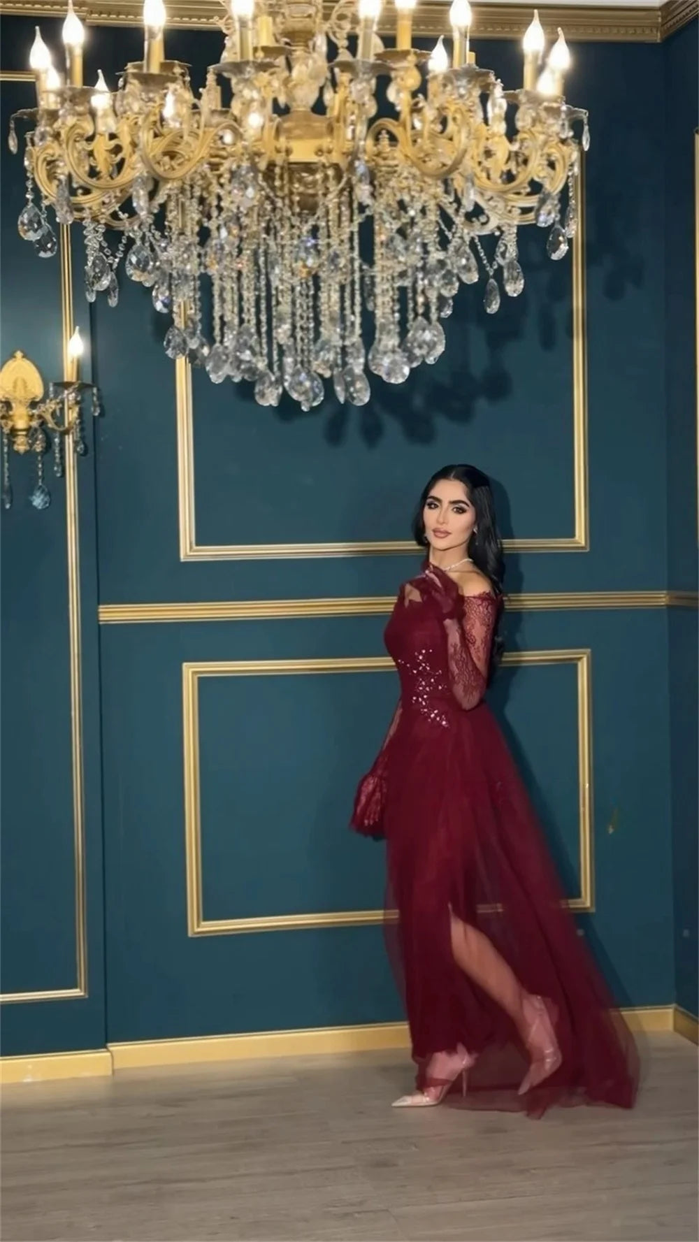 فساتين ميلا الحمراء للحفلات بدون أكتاف بتصميم حرف A من التول والكريستال بأكمام طويلة وفساتين السهرة المطرزة والمخصصة لعام ٢٠٢٥