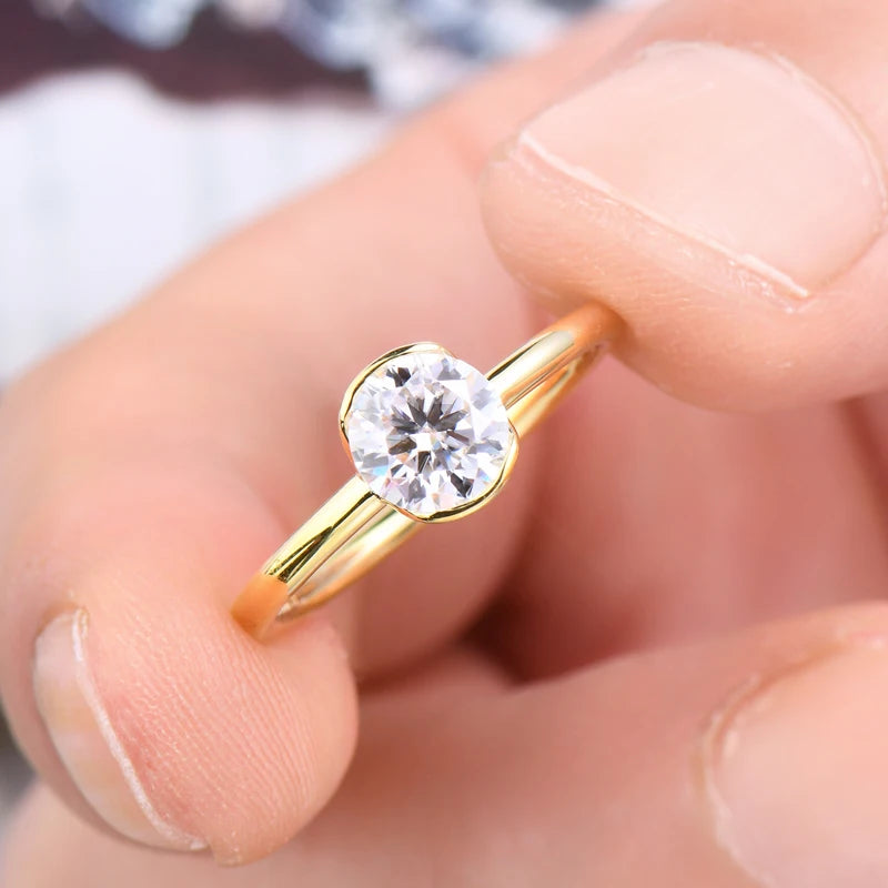 Lnngy 6.5MM 1CT Half Bezel Moissanite Ring for Women Exquisite 925 Sterling Silver Solitaire Engagement Rings Jewelry Gift