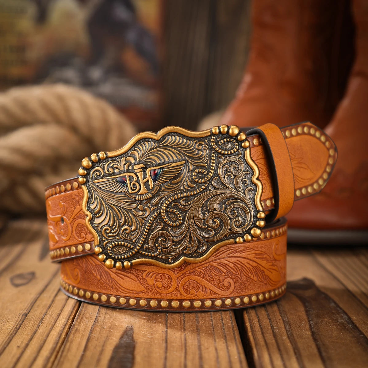 A classic retro PU material embossed belt metal plate buckle head men and women the same daily casual delivery punch nails