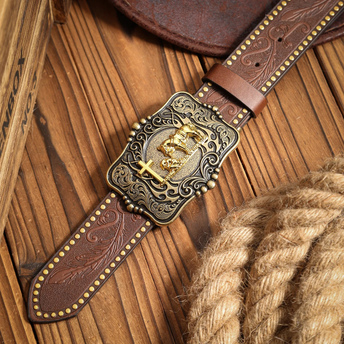 A casual, individual and retro belt, a Western-style clothing accessory, metal buckle, PU belt, suitable for both men and women