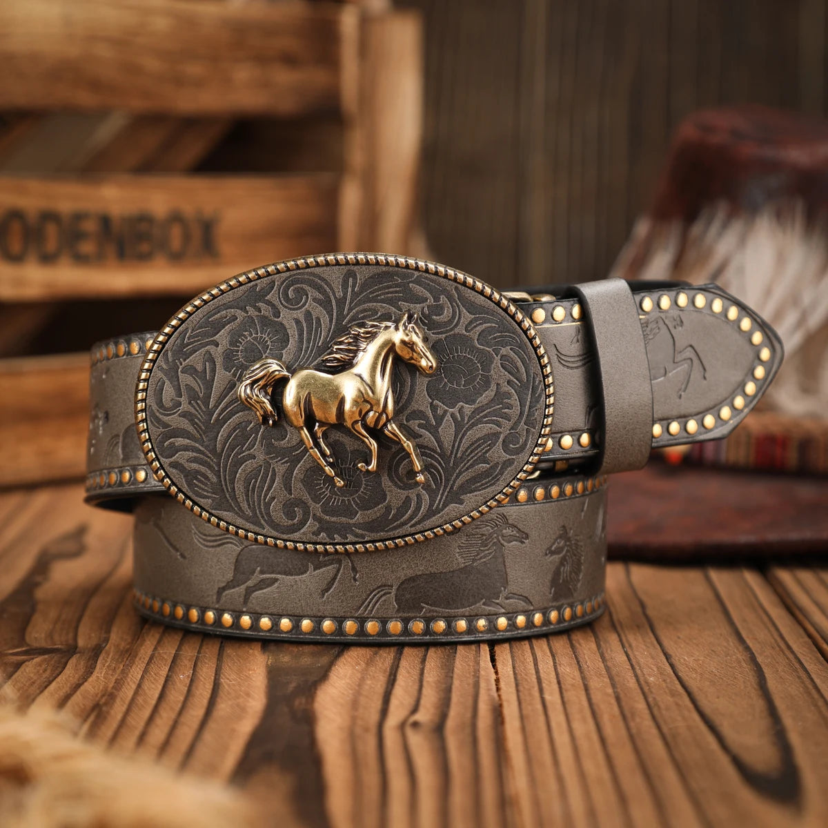 A casual, individual and retro belt, a Western-style clothing accessory, metal buckle, PU belt, suitable for both men and women