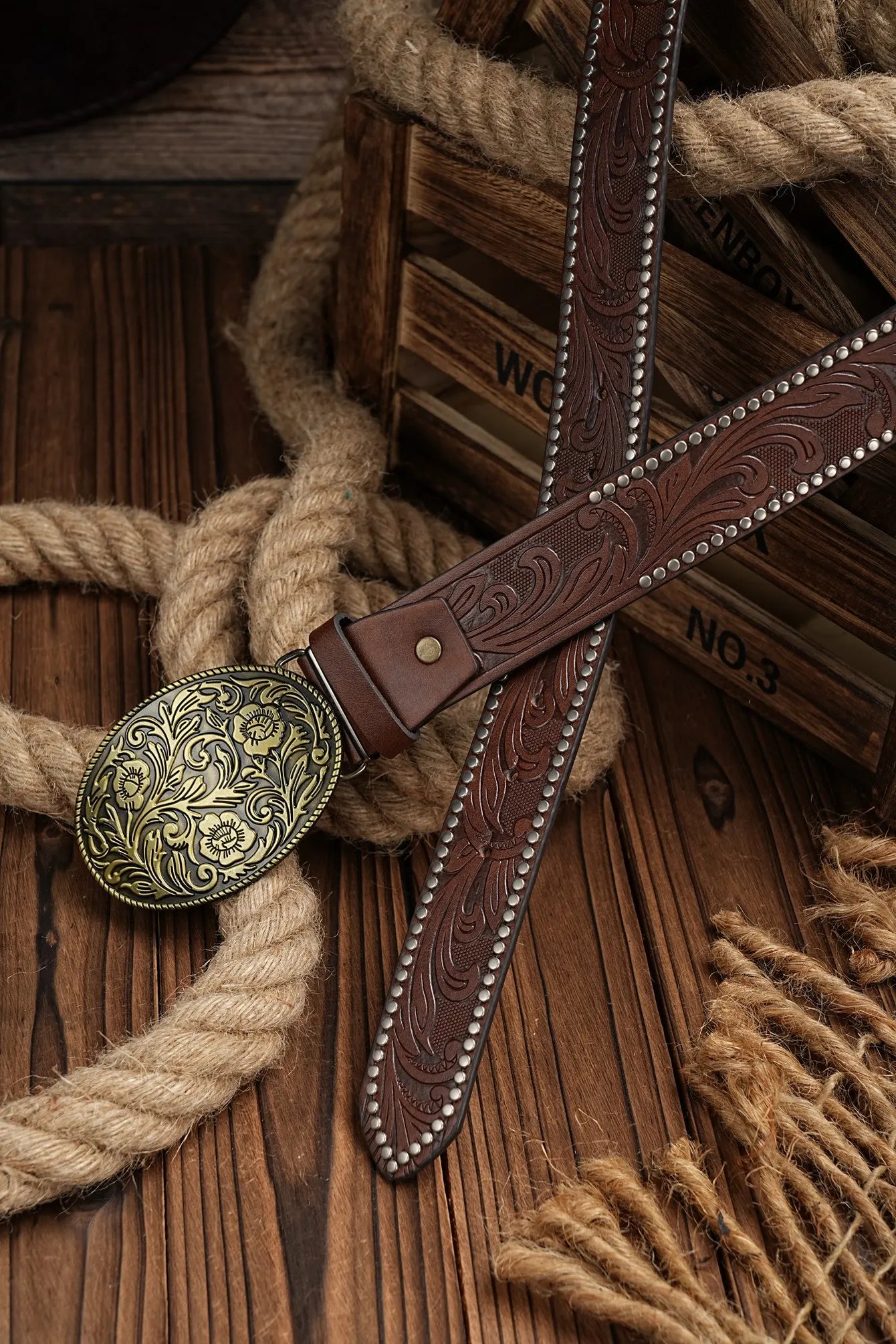 A men's and women's casual retro belt Western style! PU leather belt with metal buckle, suitable for daily work wear