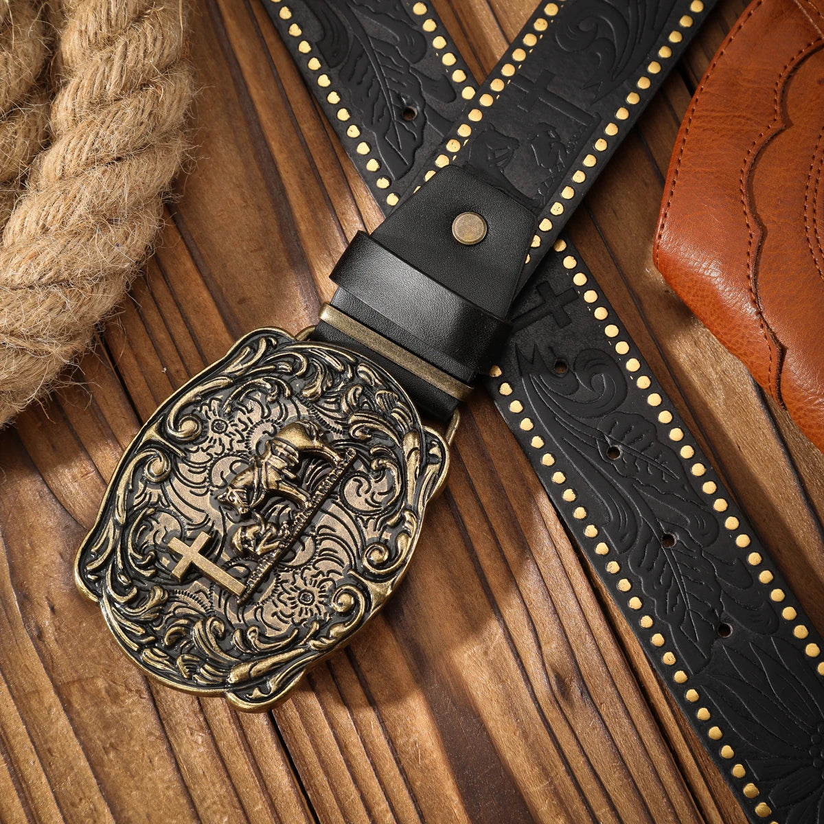An alloy plate buckle PU material belt, suitable for both men and women, to create a personalized Western retro style