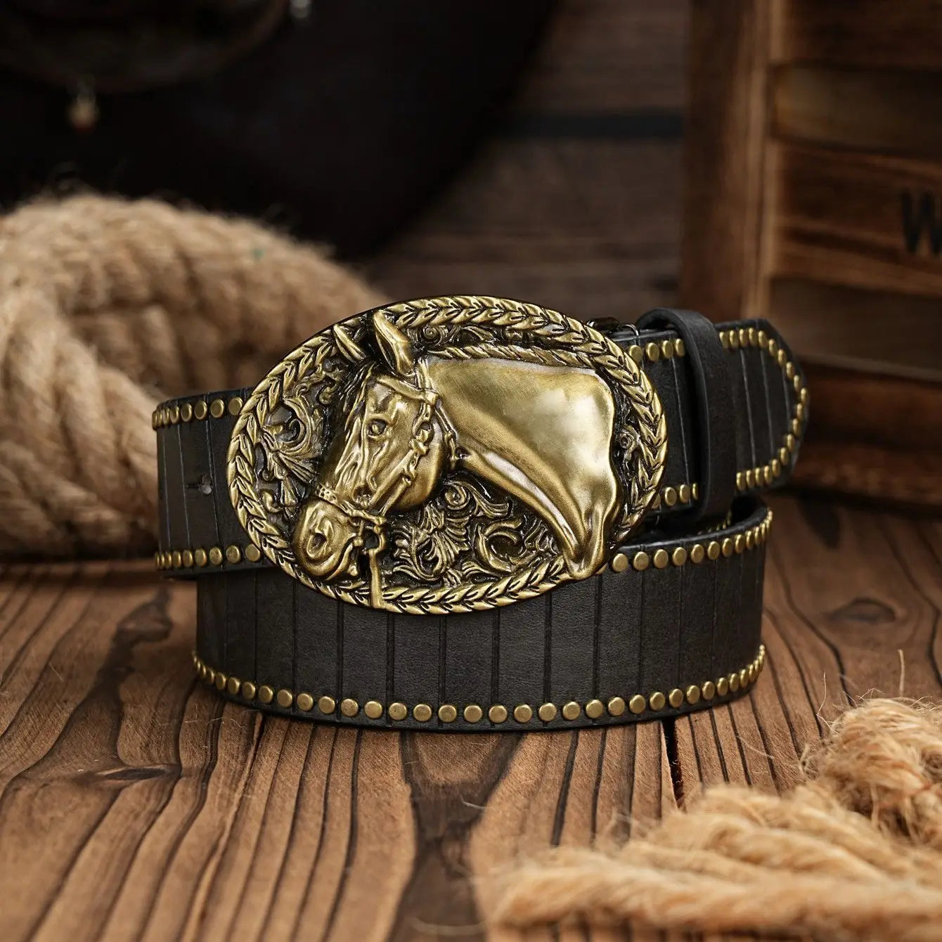 A casual, individual and retro belt, Western-style clothing accessory, metal buckle, PU belt, suitable for both men and women