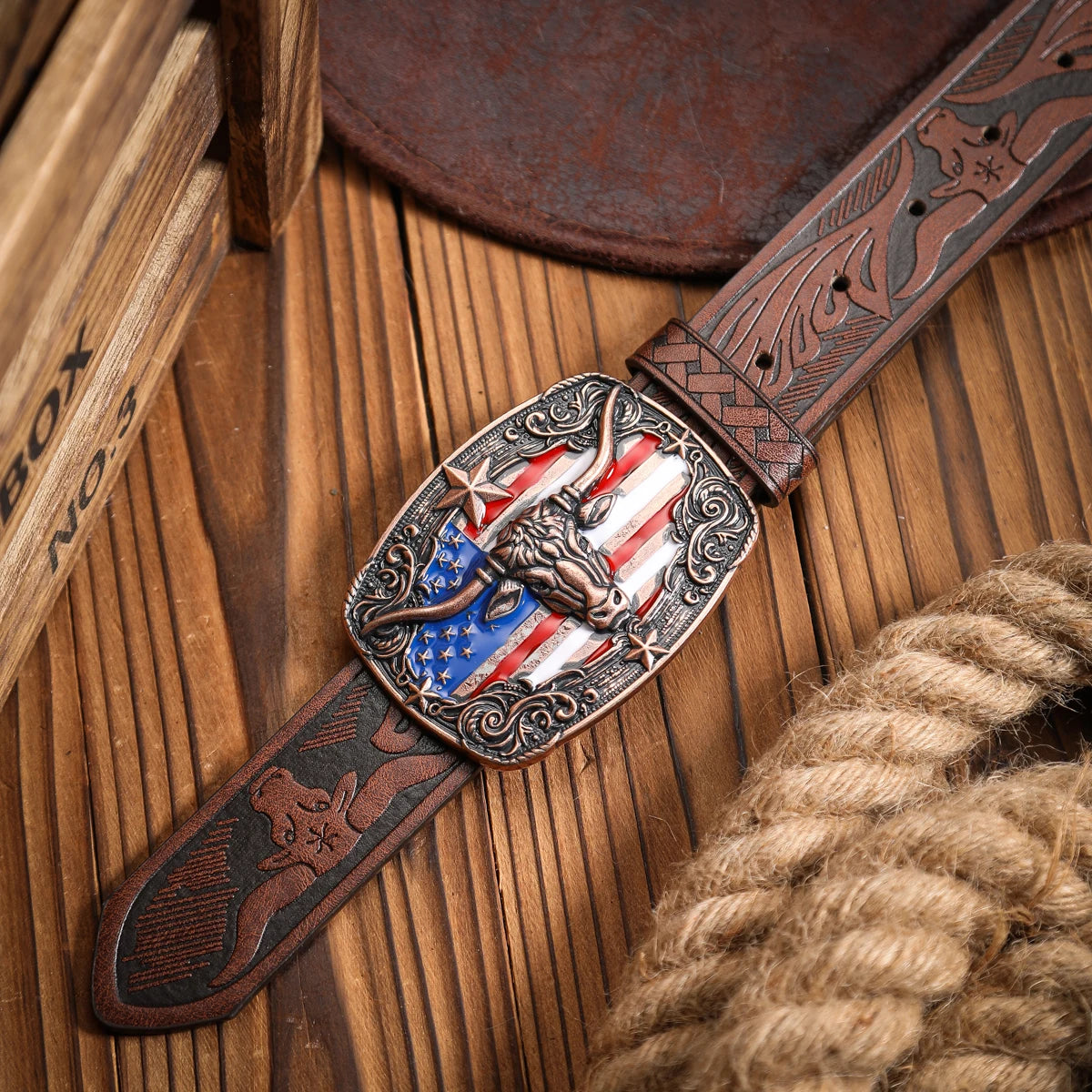A Western-style PU leather belt for both men and women, a classic and casual retro belt