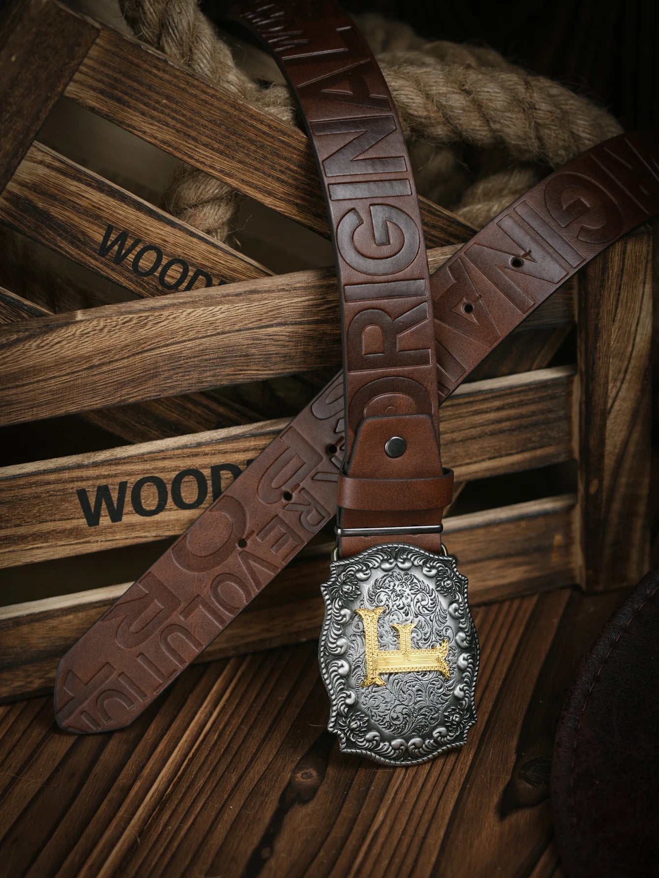 A casual, individual and retro belt, Western-style clothing accessory, metal buckle, PU belt, suitable for both men and women