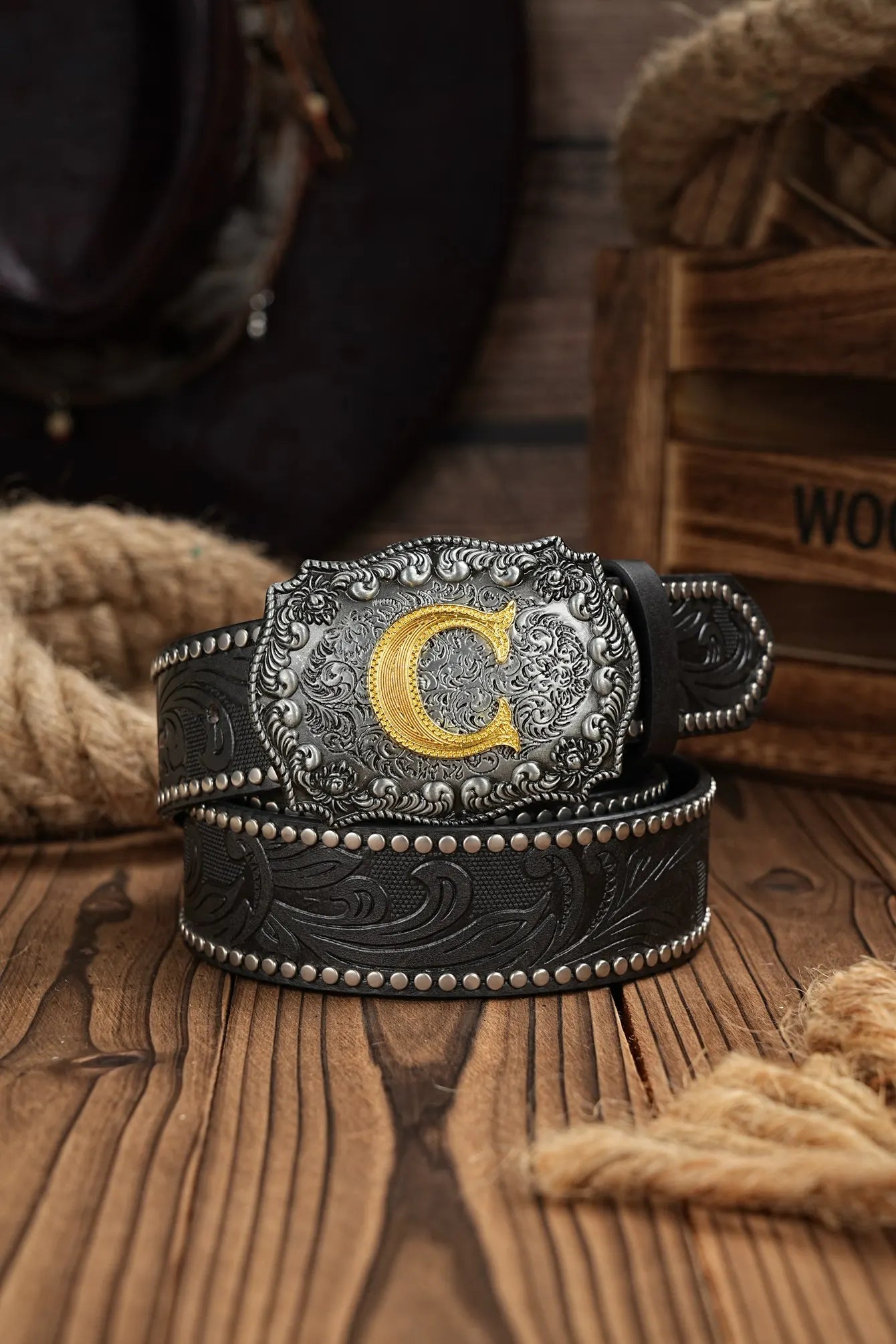A casual, individual and retro belt, Western-style clothing accessory, metal buckle, PU belt, suitable for both men and women