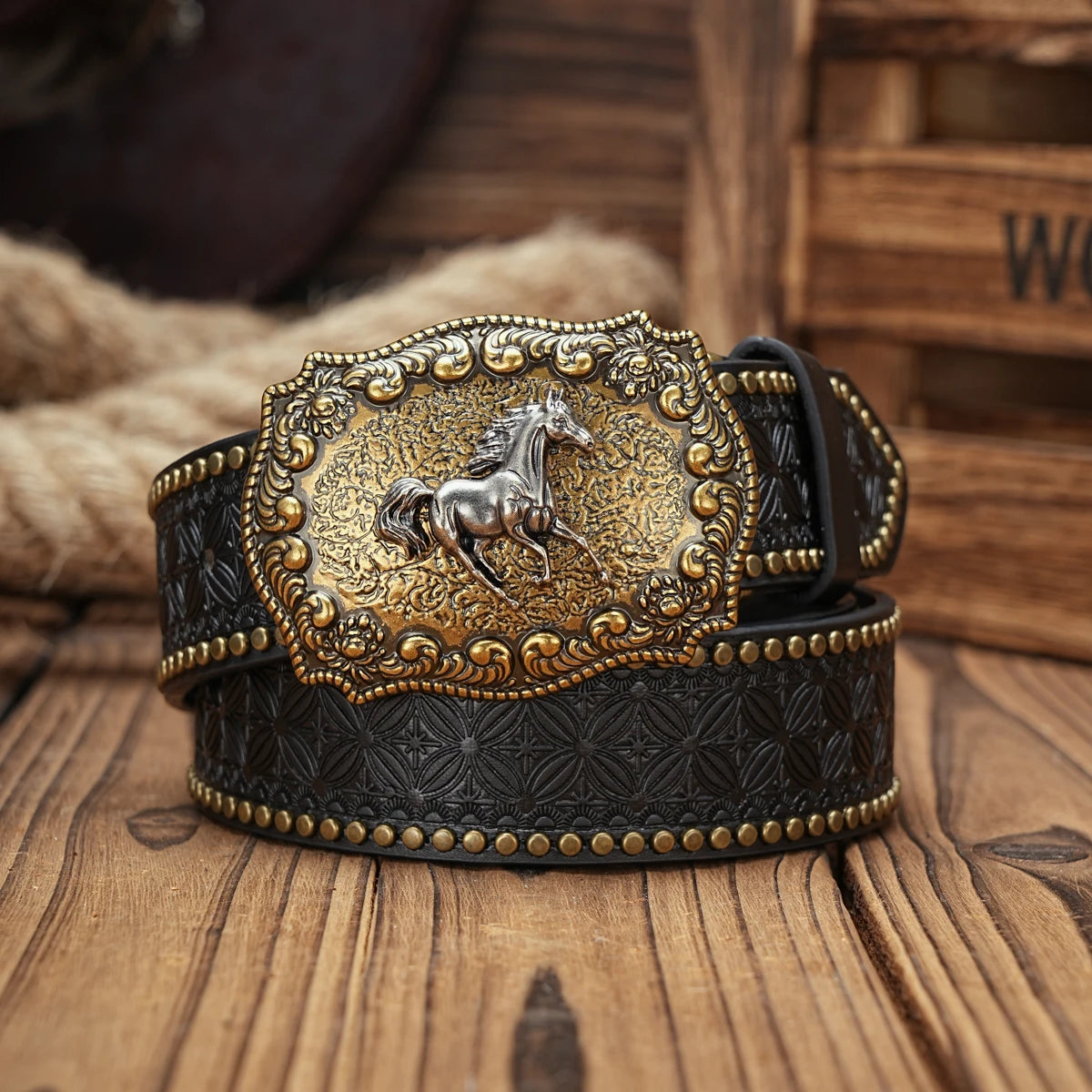 A men's and women's casual retro belt Western style! PU leather belt with metal buckle suitable for daily work wear