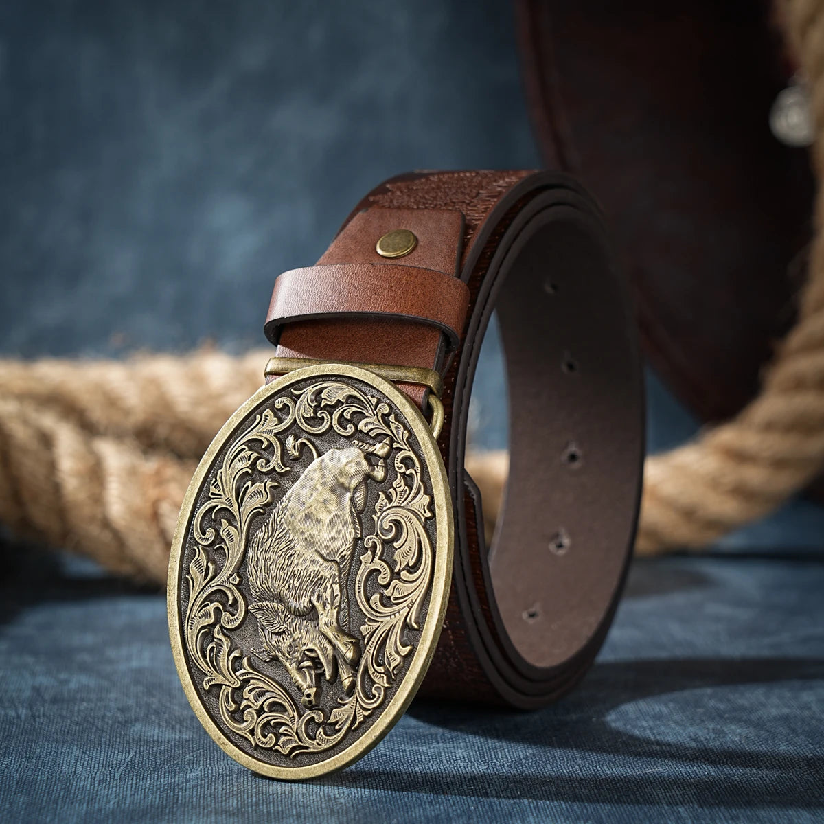 A casual, individual and retro belt, Western-style clothing accessory, metal buckle, PU belt, suitable for both men and women