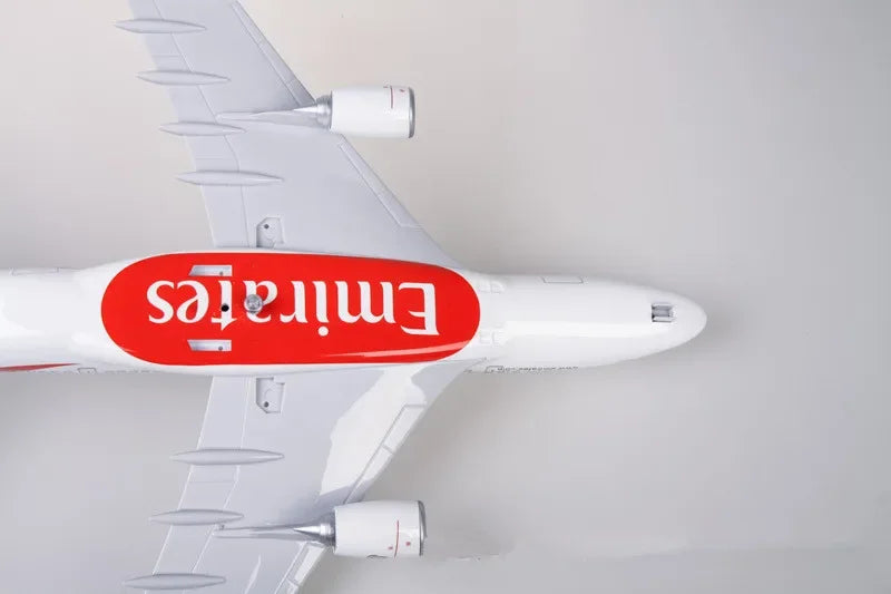 ديكور 45 سم مقياس 1/160 نموذج مصبوب لطائرة إيرباص A380 تابعة لشركة طيران الإمارات مع ضوء وعجلات مجموعة ألعاب طيران