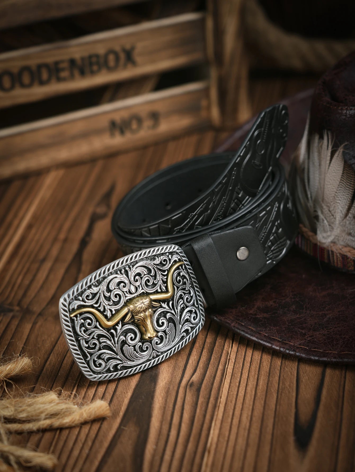 A men's and women's casual retro belt Western style! PU leather belt with metal buckle, suitable for daily work wear