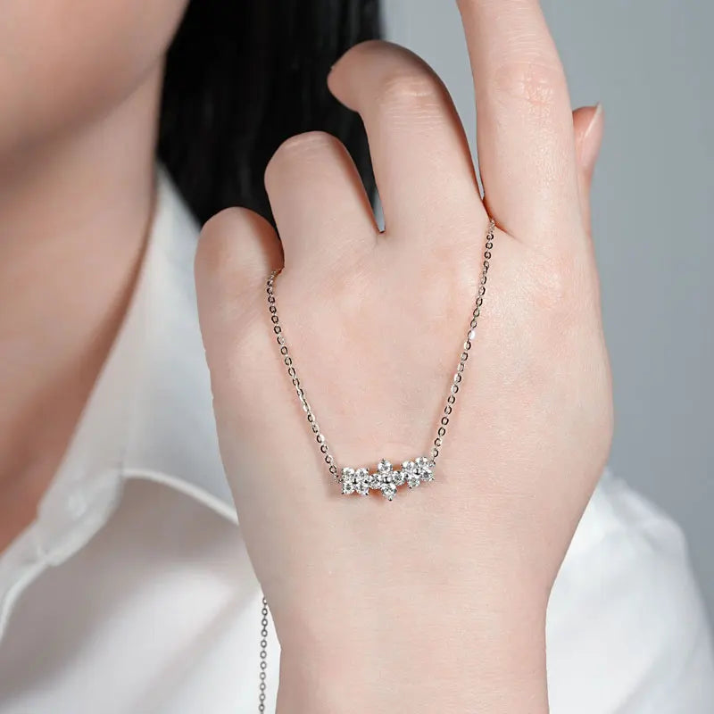 Lnngy 925 Sterling Silver Elegant Four-Leaf Clover Pendant Necklace 3mm&2.5mm Round Moissanite Necklaces for Women Jewelry Gift
