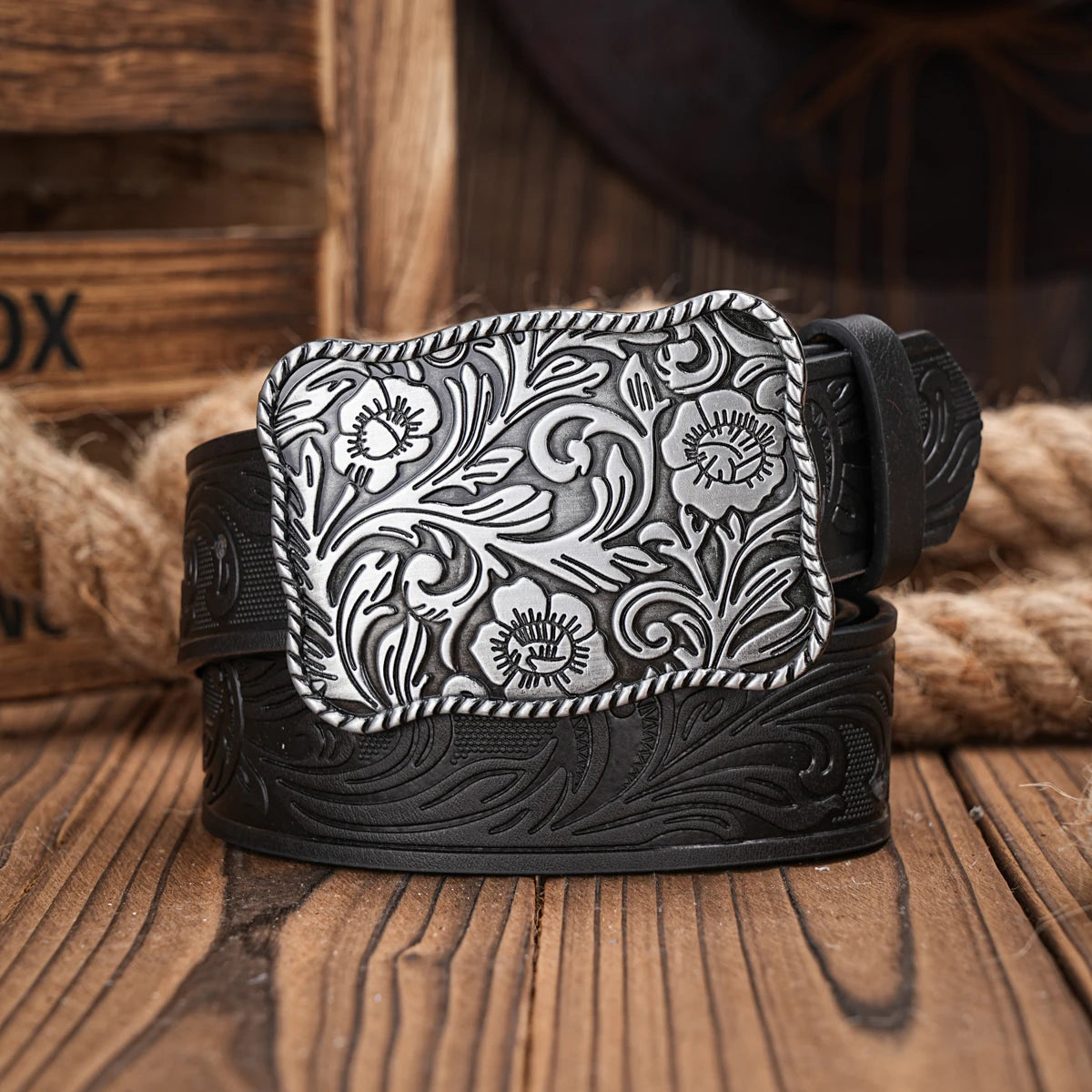 A casual, individual and retro belt, Western-style clothing accessory, metal buckle, PU belt, suitable for both men and women