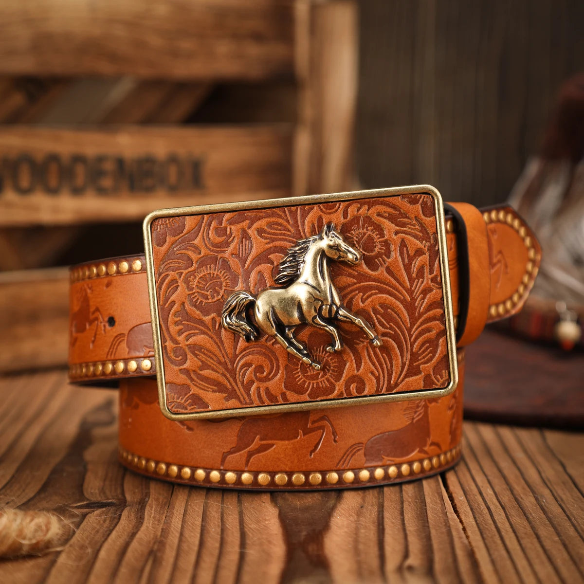A casual, individual and retro belt, a Western-style clothing accessory, metal buckle, PU belt, suitable for both men and women