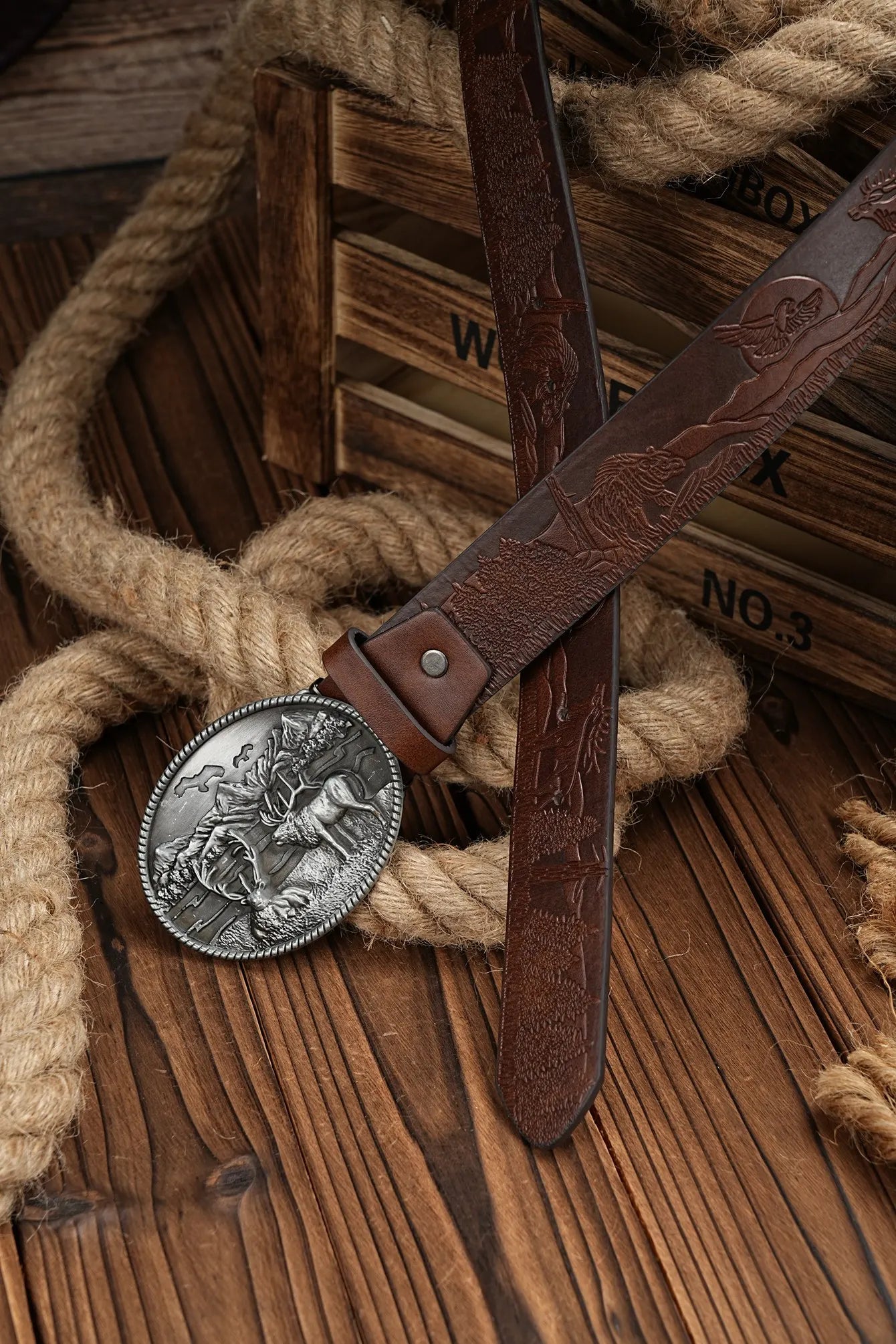 A casual, individual and retro belt, Western-style clothing accessory, metal buckle, PU belt, suitable for both men and women
