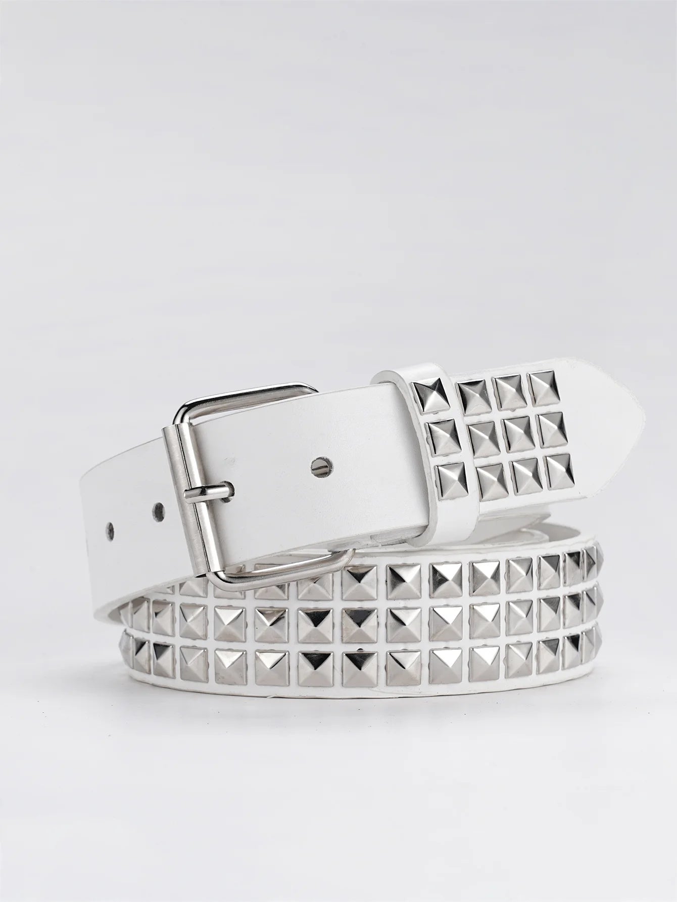 2023 Mens and Womens Leather Belts Vintage Punk Pyramid Rivet Belts Ladies Luxury Street Designs Black Belts Jeans For Women