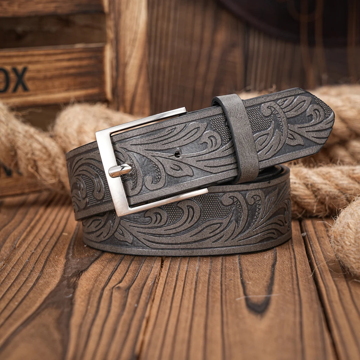 A casual, individual and retro belt, Western-style clothing accessory, metal buckle, PU belt, suitable for both men and women