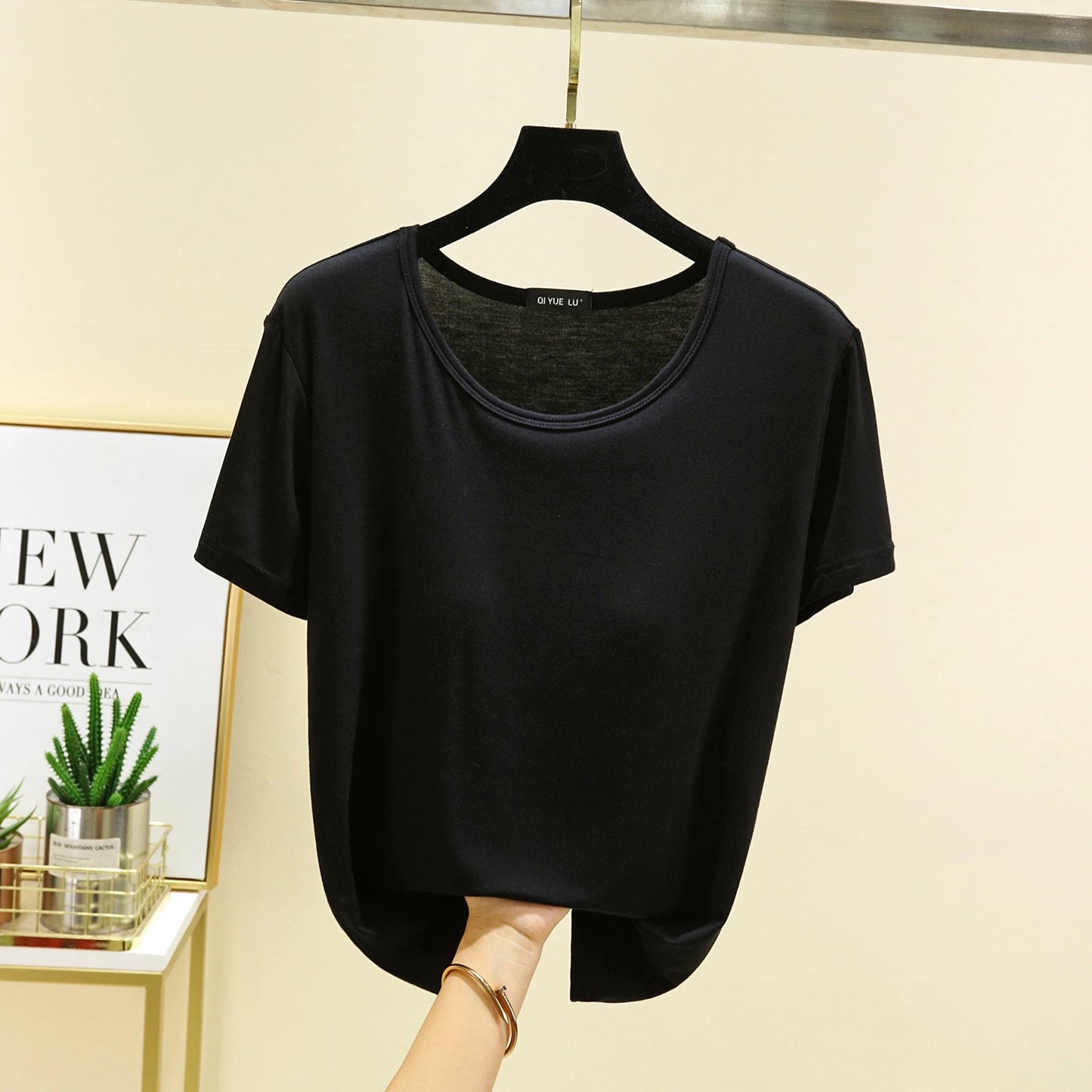 Loose Modal T-irt Women's Spring Summer round Ne ort Sve Built-In Bra Large Size Base irt Casual Sle Summer Top