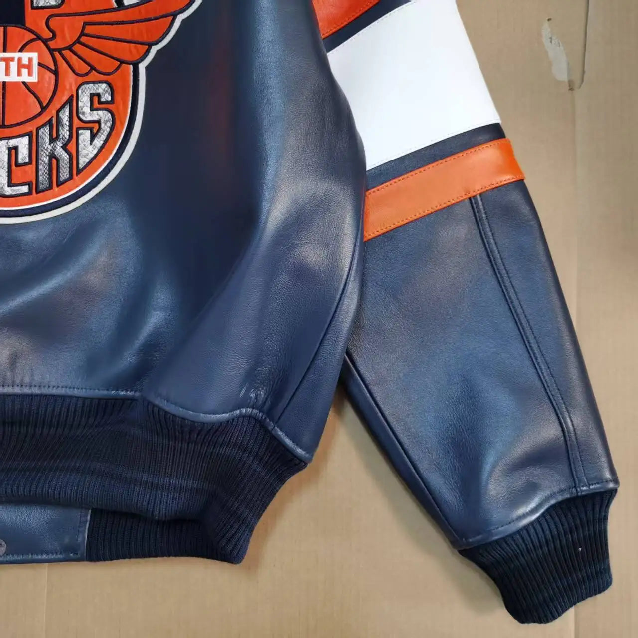 AVIREX New York Knicks co-branded men's new listing basketball pattern flight suit European antique sheepskin jacket fashion top
