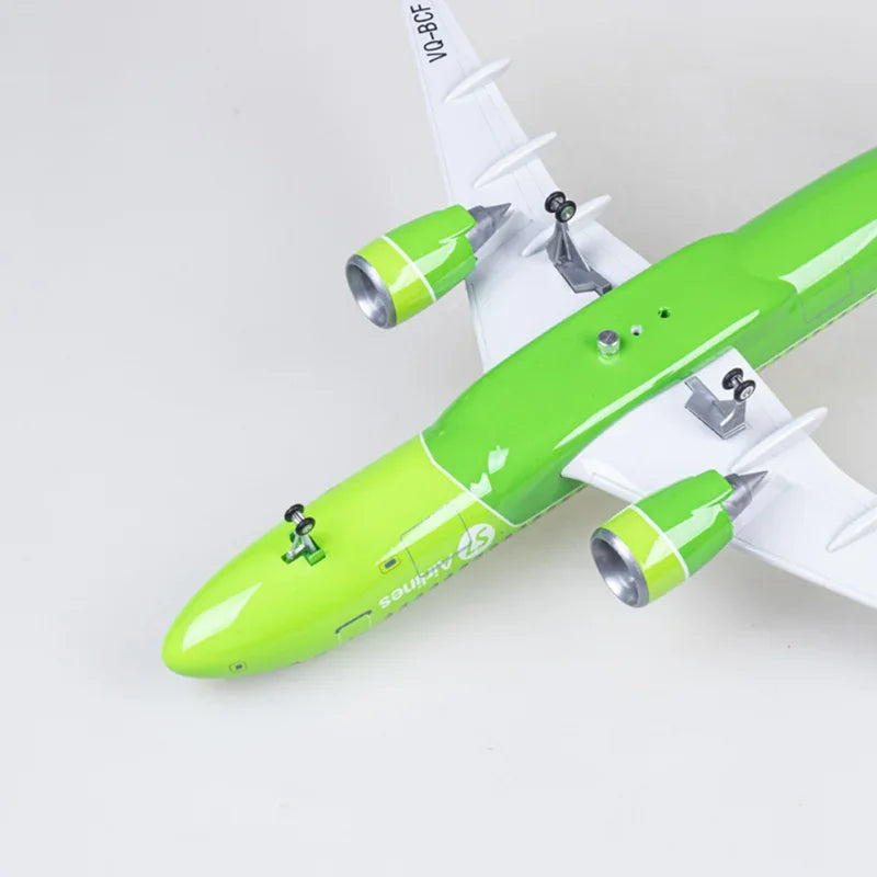 طائرة A320NEO A320 NEO سيبيريا S7، لعبة نموذج طائرة من الراتنج المصبوب، مزودة بعجلات وعجلات، مقاس 47 سم، 1/80