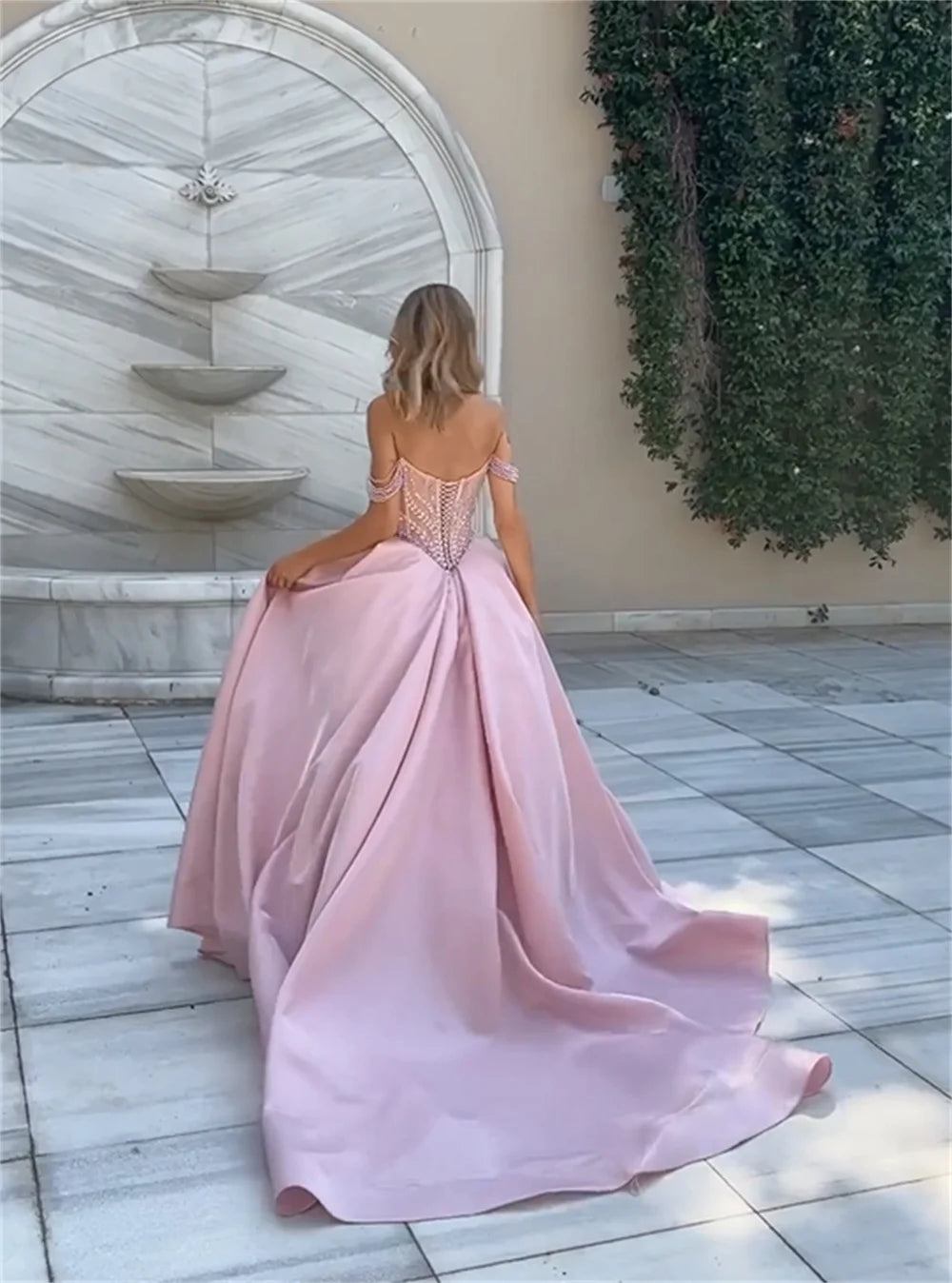 فساتين سهرة أميرية من تصميم ميلا، بفتحة جانبية عالية وفتحة رقبة على شكل قلب، فستان حفلات بذيل كاتدرائية