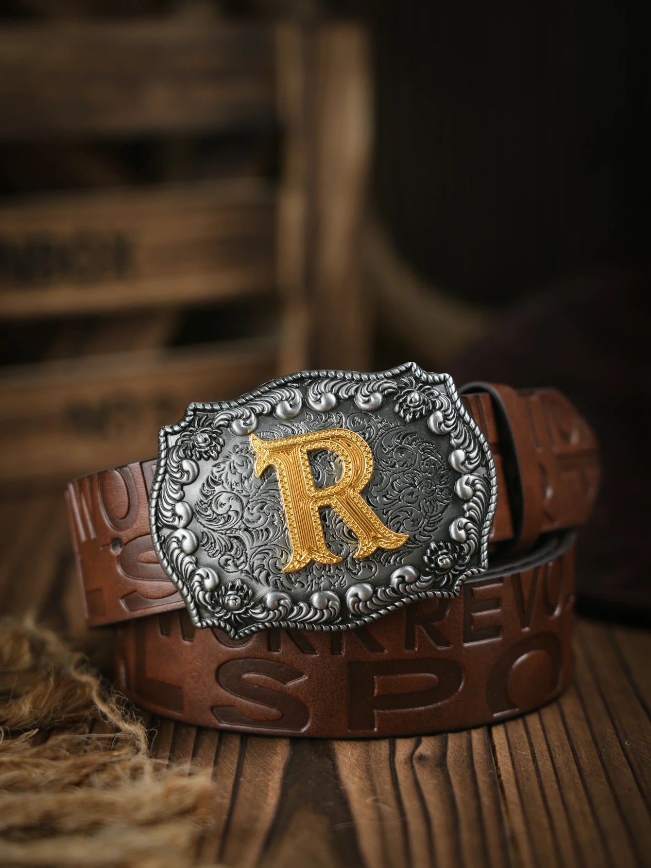 A casual, individual and retro belt, Western-style clothing accessory, metal buckle, PU belt, suitable for both men and women