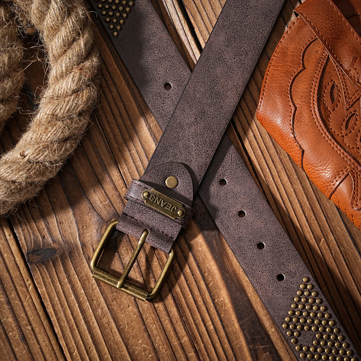 A Western-style PU material belt for both men and women, a casual, retro and classic personalized belt