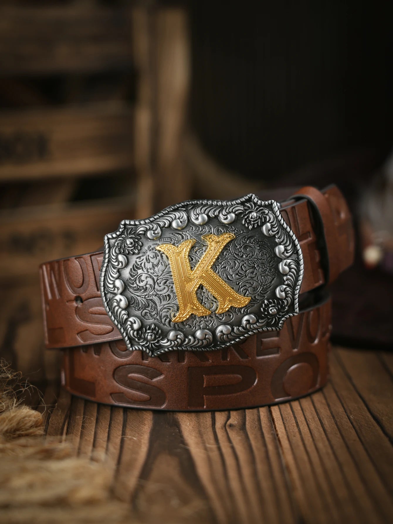 A casual, individual and retro belt, Western-style clothing accessory, metal buckle, PU belt, suitable for both men and women