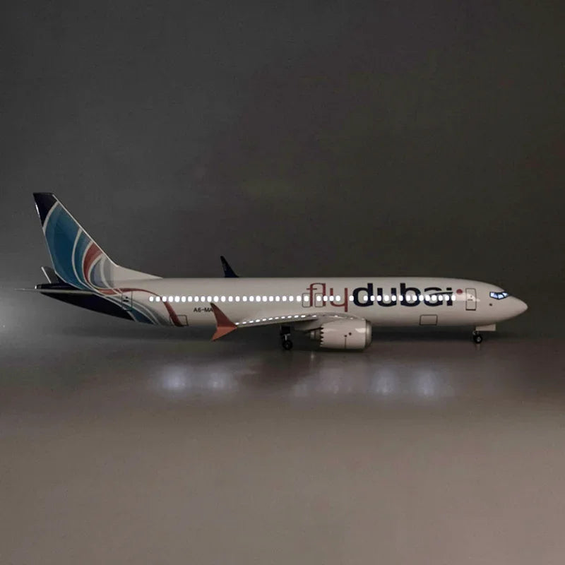 طائرة إيرباص B737 من طراز بوينج 737 من طراز دبي للخطوط الجوية الشرق الأوسط، بمقياس 1:85، مصنوعة من الراتنج المصبوب، وعرض ديكور منزلي لمجموعة طائرات بوينج 737