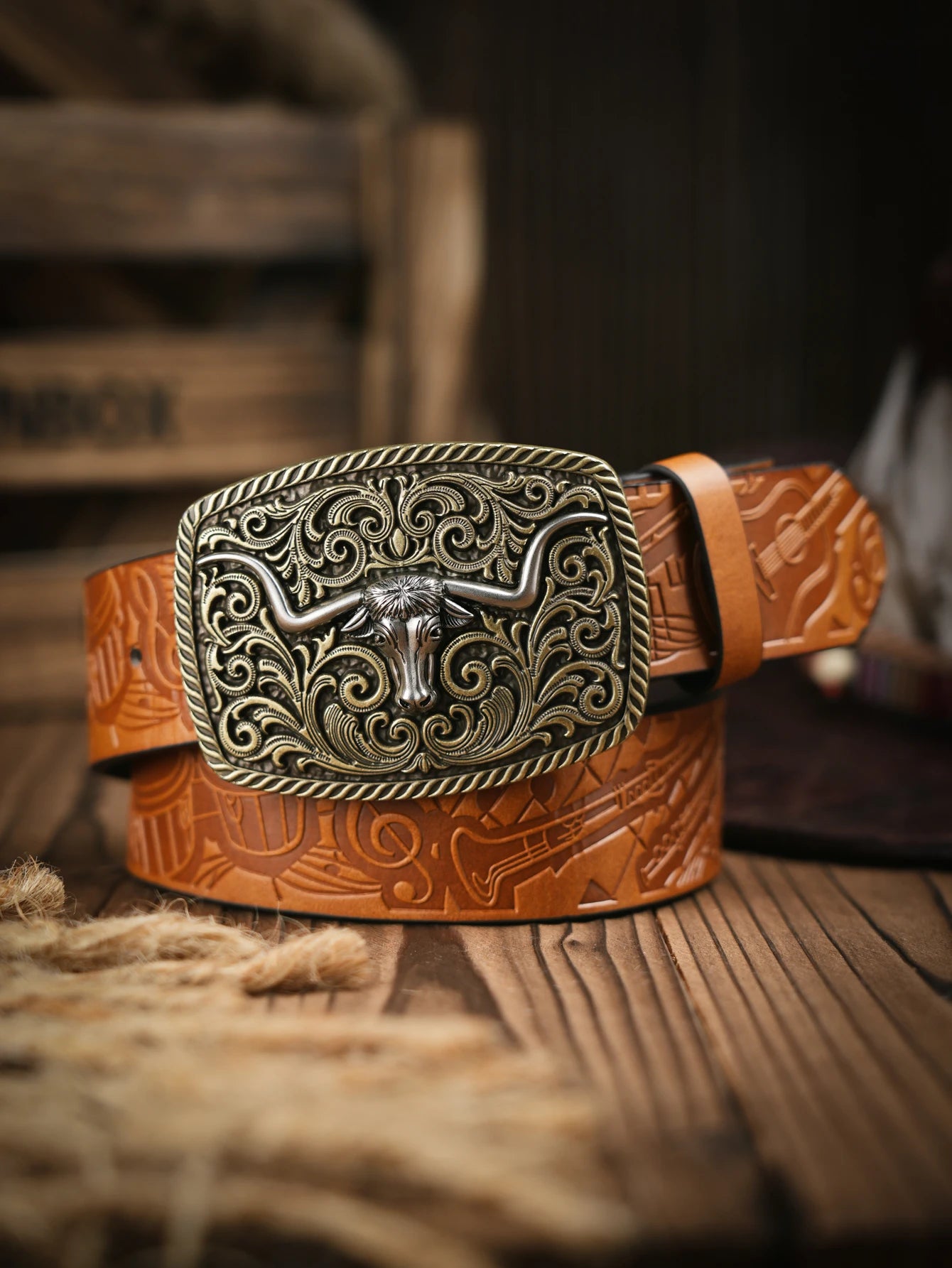 A men's and women's casual retro belt Western style! PU leather belt with metal buckle, suitable for daily work wear
