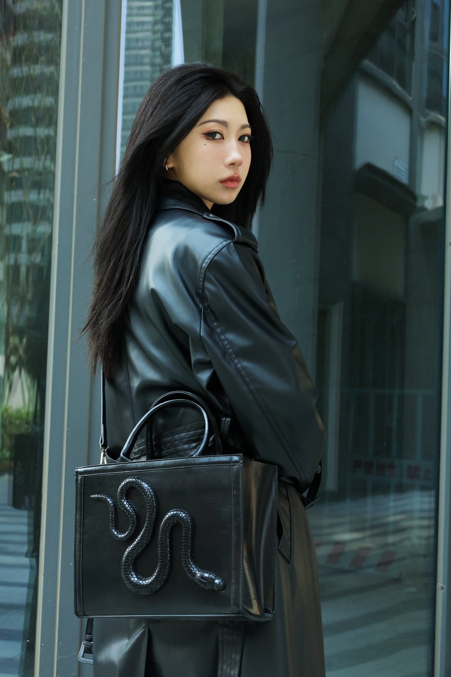 Original Niche Design 2023 New High Quality Snake Handbags for Women Fashion Trend Dark Wind Crossbody Bag Bolso Mujer Hot Sale