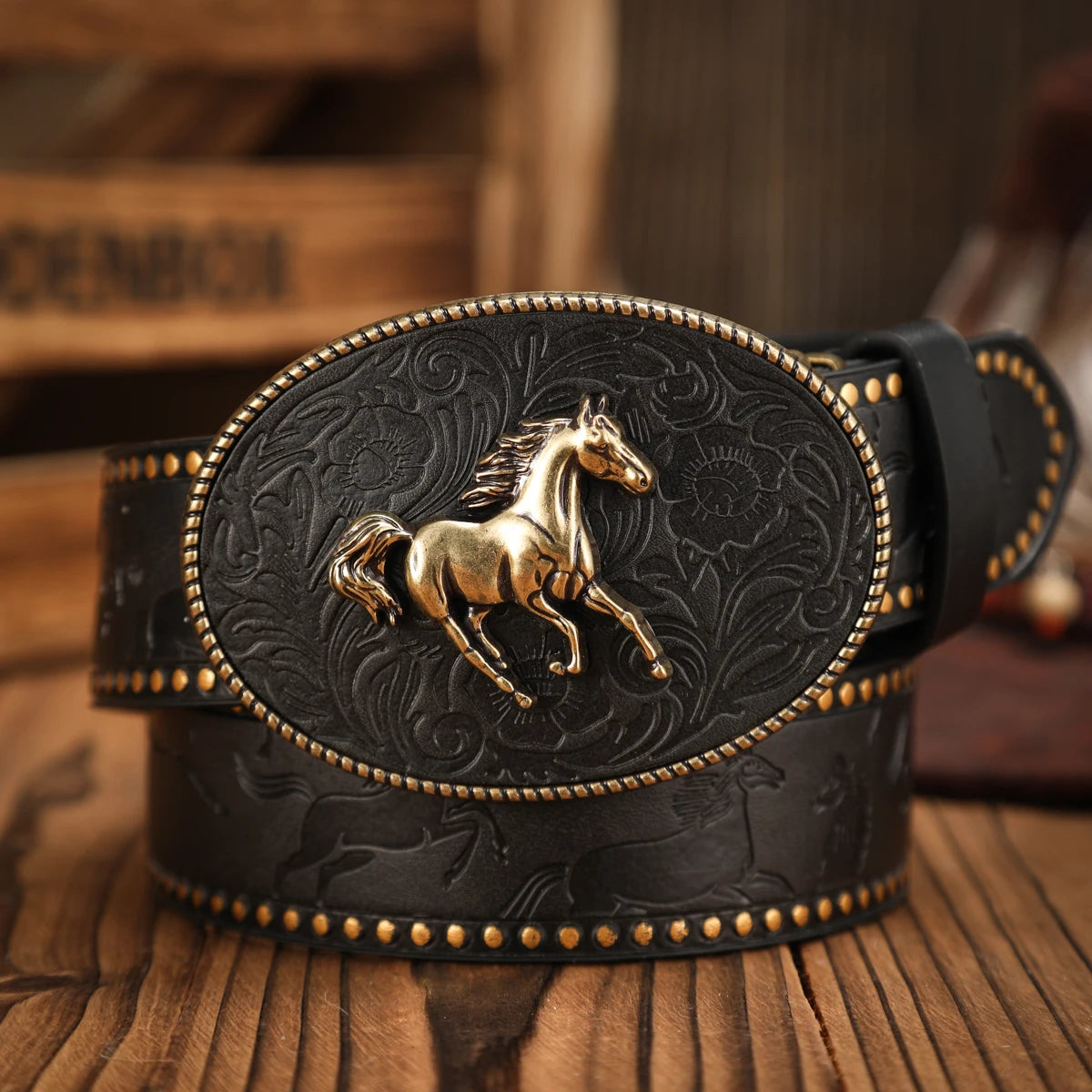 A casual, individual and retro belt, a Western-style clothing accessory, metal buckle, PU belt, suitable for both men and women