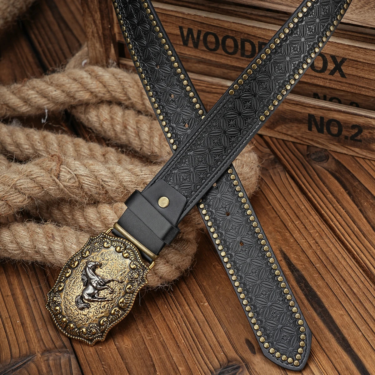 A men's and women's casual retro belt Western style! PU leather belt with metal buckle suitable for daily work wear